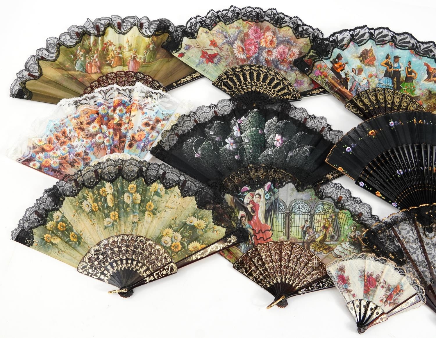 Fourteen vintage and later fans including some lace, the largest 26cm in length - Image 2 of 3