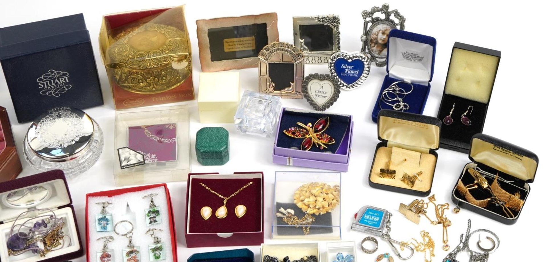 Large collection of vintage and later costume jewellery and wristwatches including brooches, - Image 4 of 7