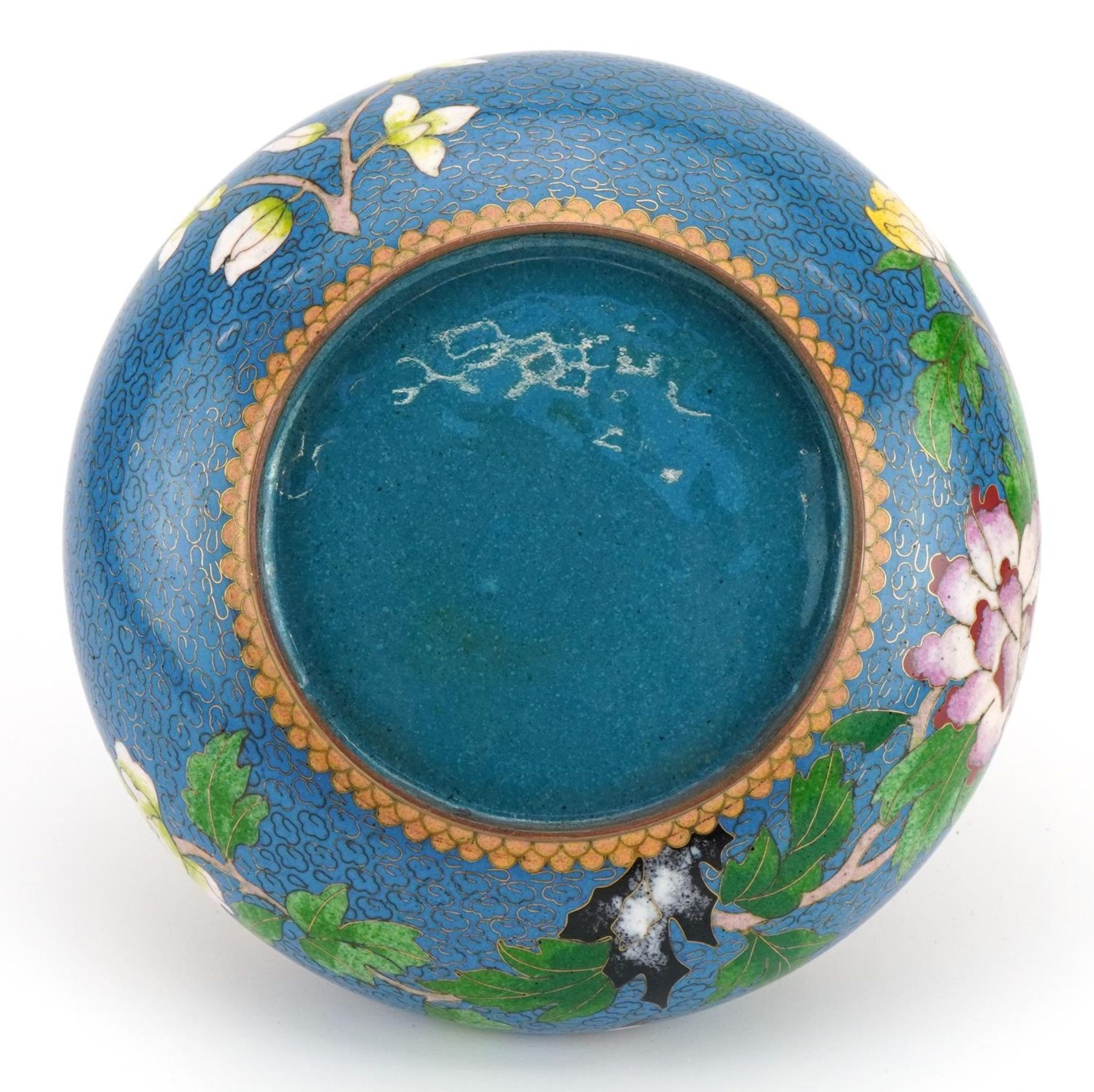 Chinese cloisonne bowl and cover enamelled with birds amongst flowers, 17cm in diameter - Image 3 of 3