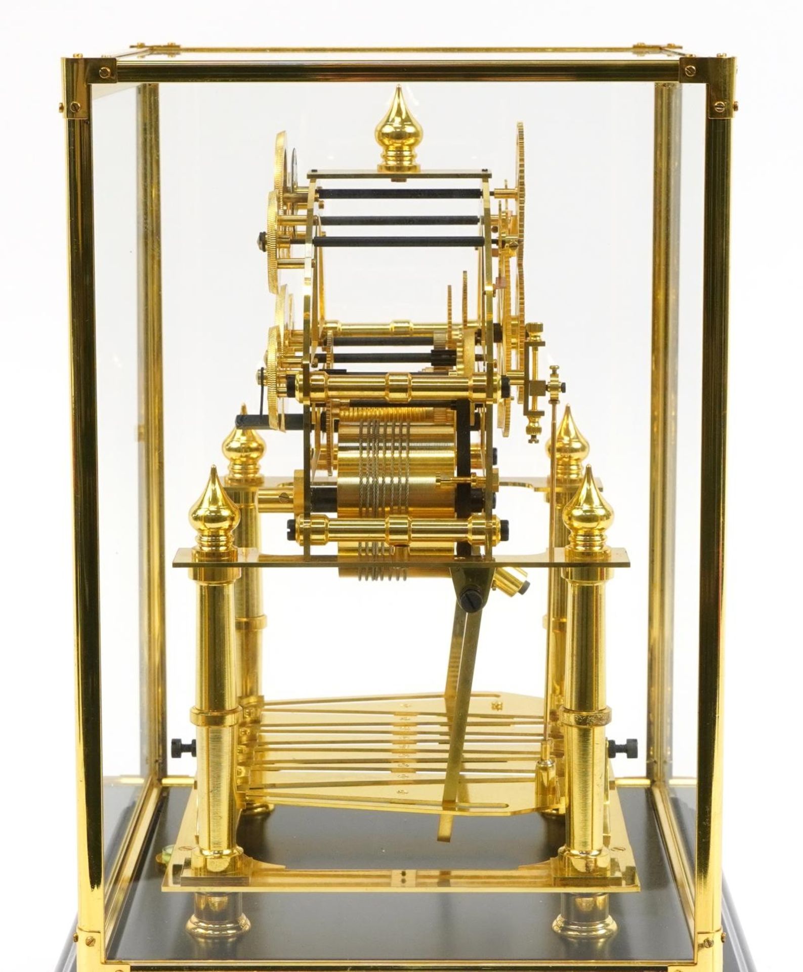 Congreve style rolling ball clock housed under a glazed brass display case with ebonised base, - Bild 2 aus 3