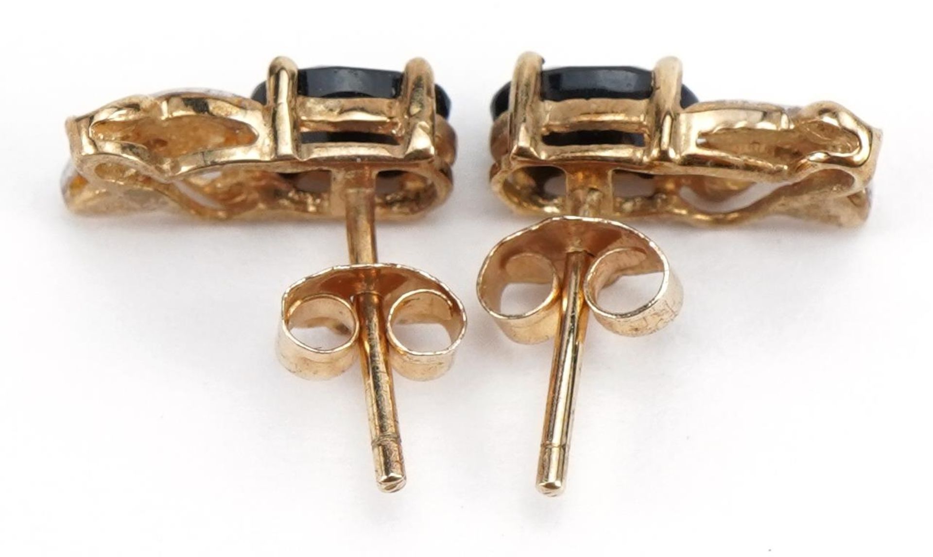 Pair of 9ct two tone gold sapphire and diamond stud earrings, 1.1cm high, 1.4g - Bild 2 aus 3