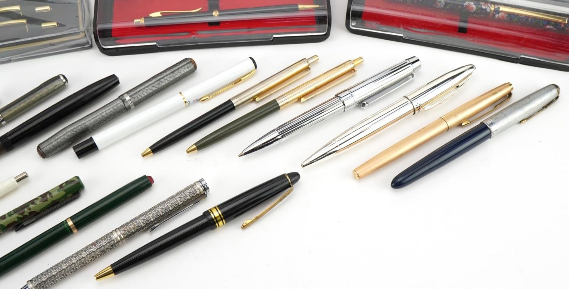 Vintage and later fountain pens and ballpoint pens including Parker and Sheaffer, one with 14ct gold - Bild 5 aus 6