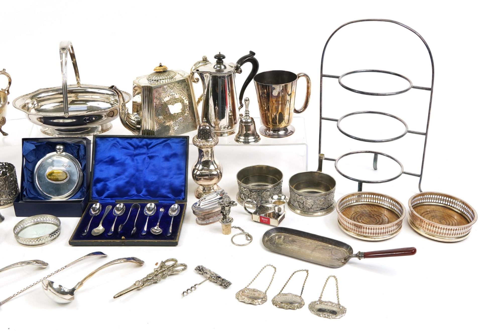 Silver plated items including swing handled basket, coasters, sugar sifter and pair of sauceboats - Bild 3 aus 3