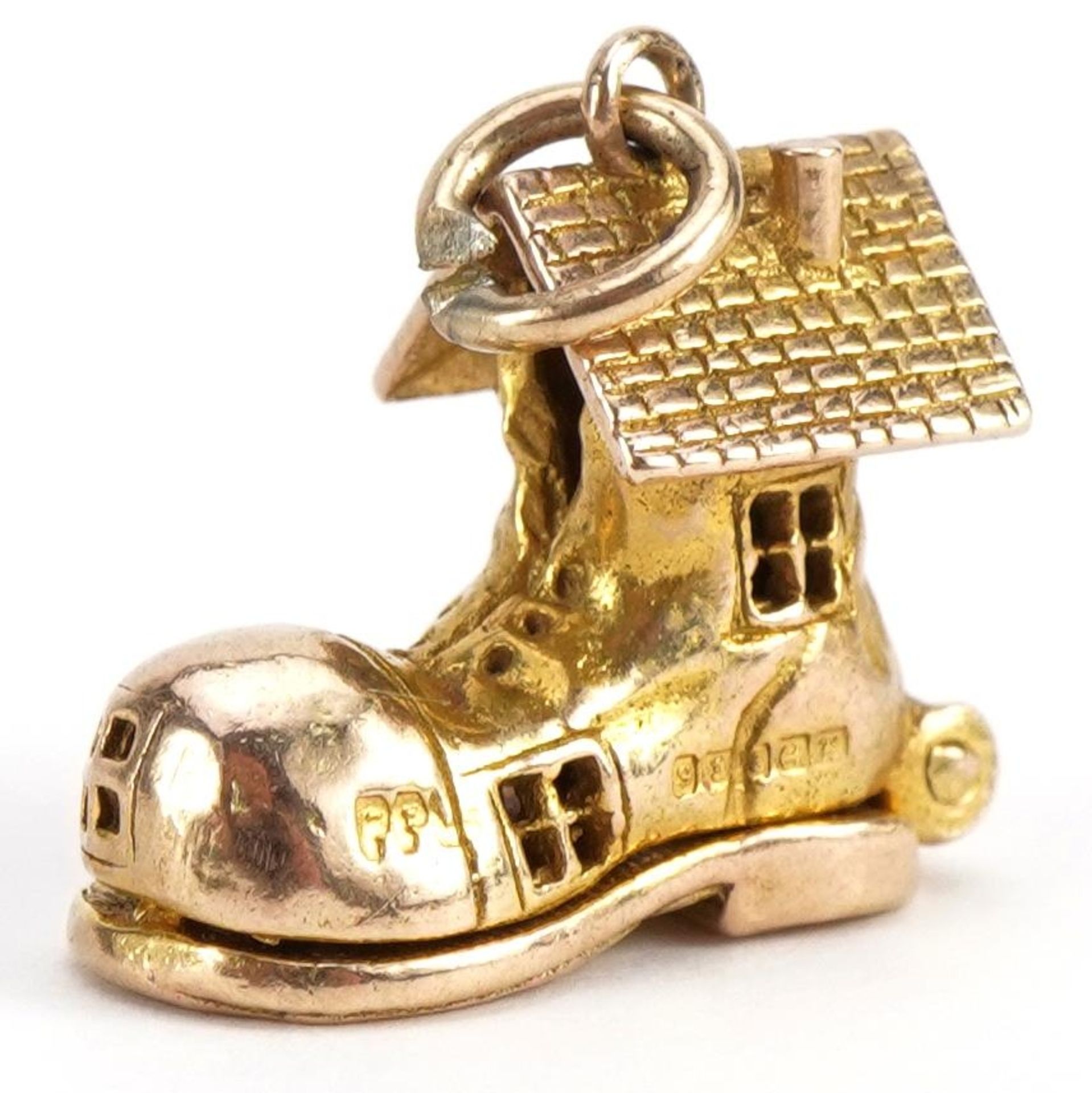 9ct gold shoe charm opening to reveal enamelled figures, 1.5cm high, 3.8g - Image 2 of 5