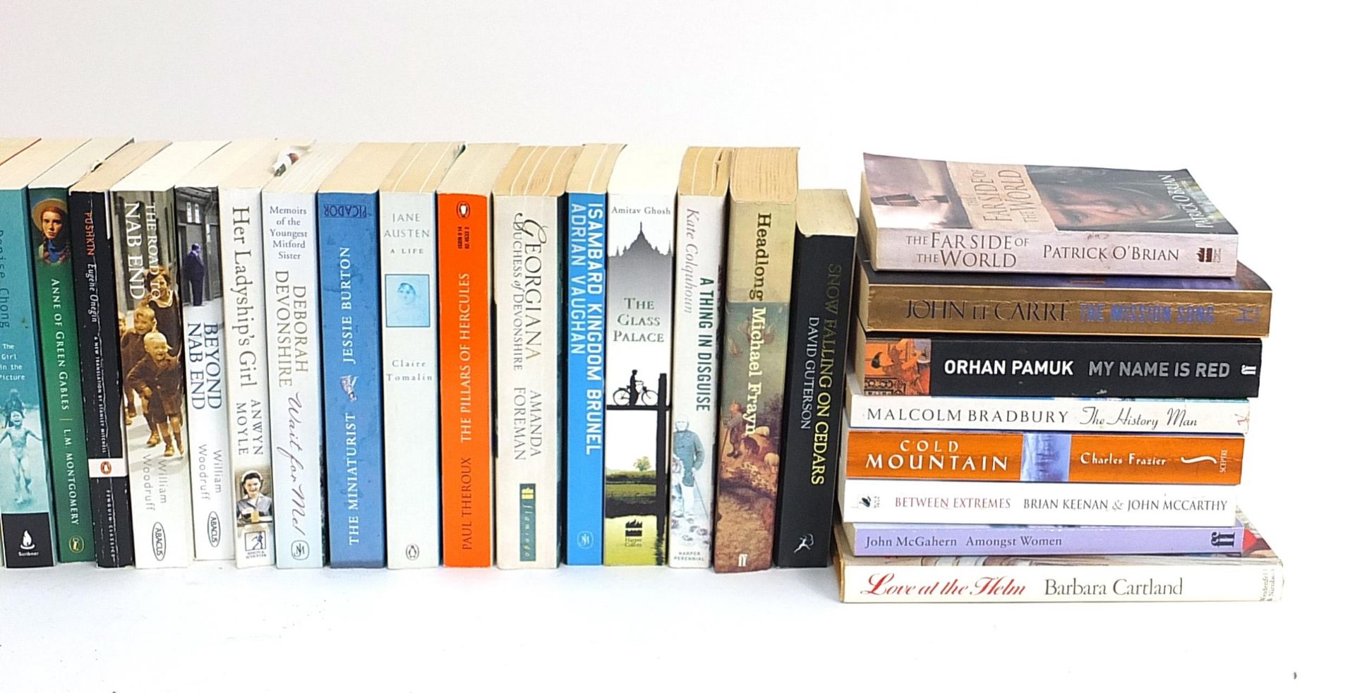 Assorted paperback novels including Jane Austen, Dick Franis, Amitav Ghosh The Glass Palace and John - Bild 3 aus 3