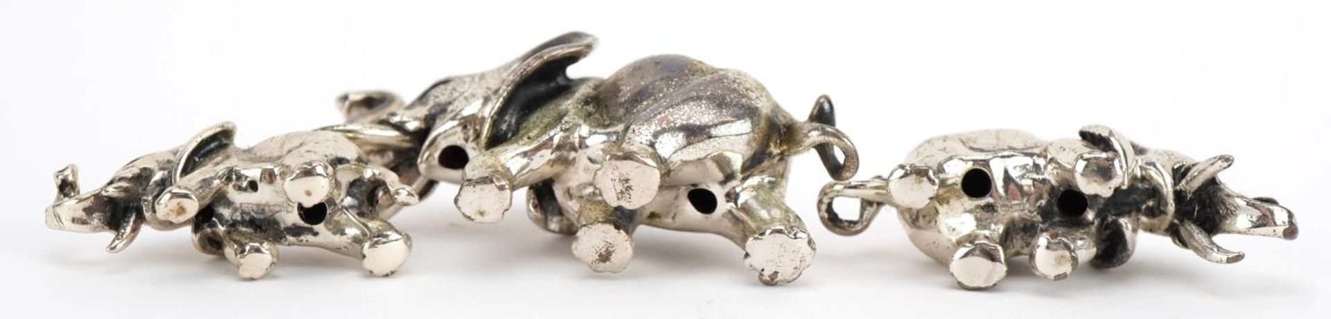 Graduated set of three miniature silver elephants, the largest 4cm in length, total 30.4g - Image 3 of 4