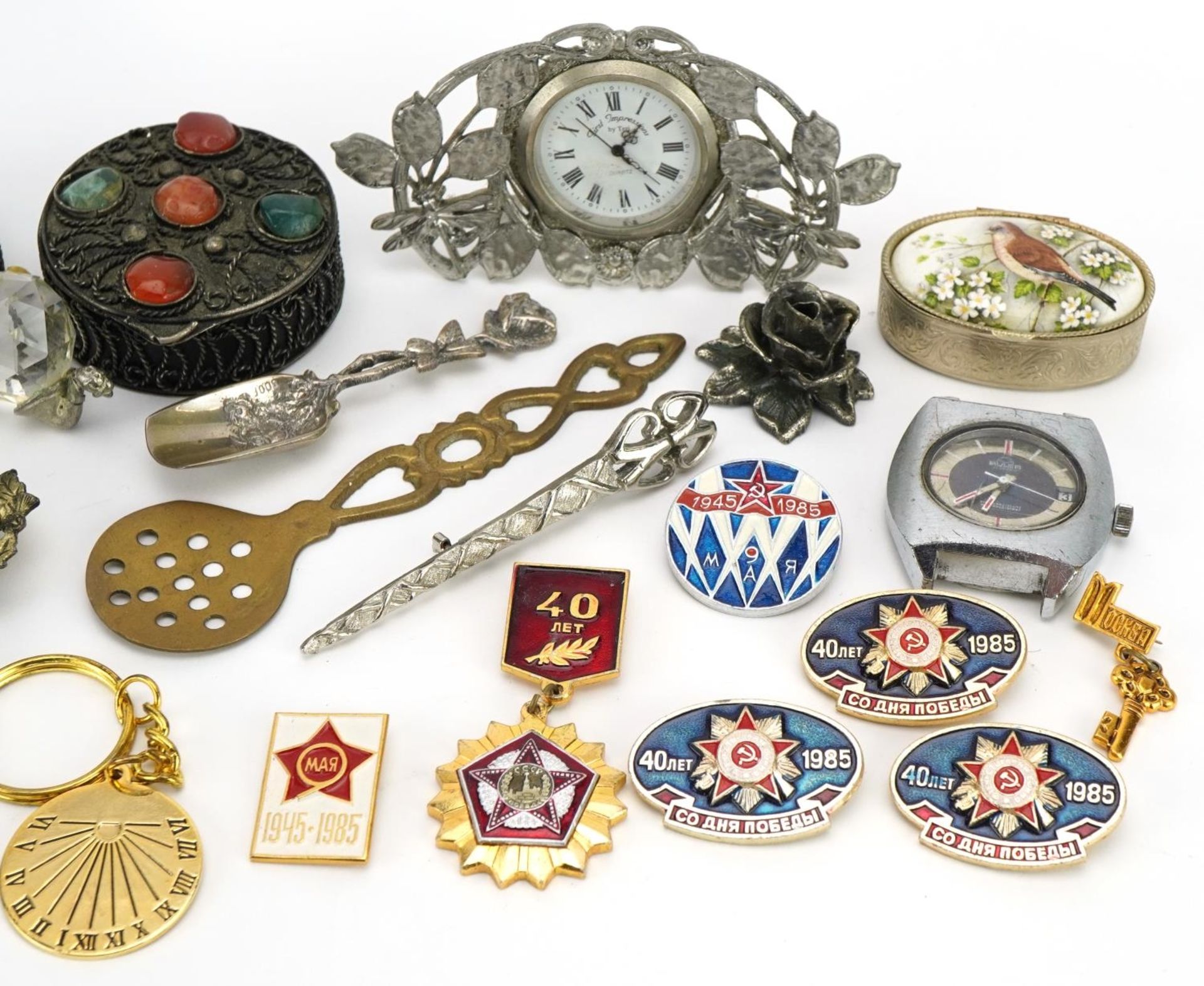 Objects including Russian enamelled badges, trinkets and a vintage Buler gentlemen's wristwatch - Bild 3 aus 3