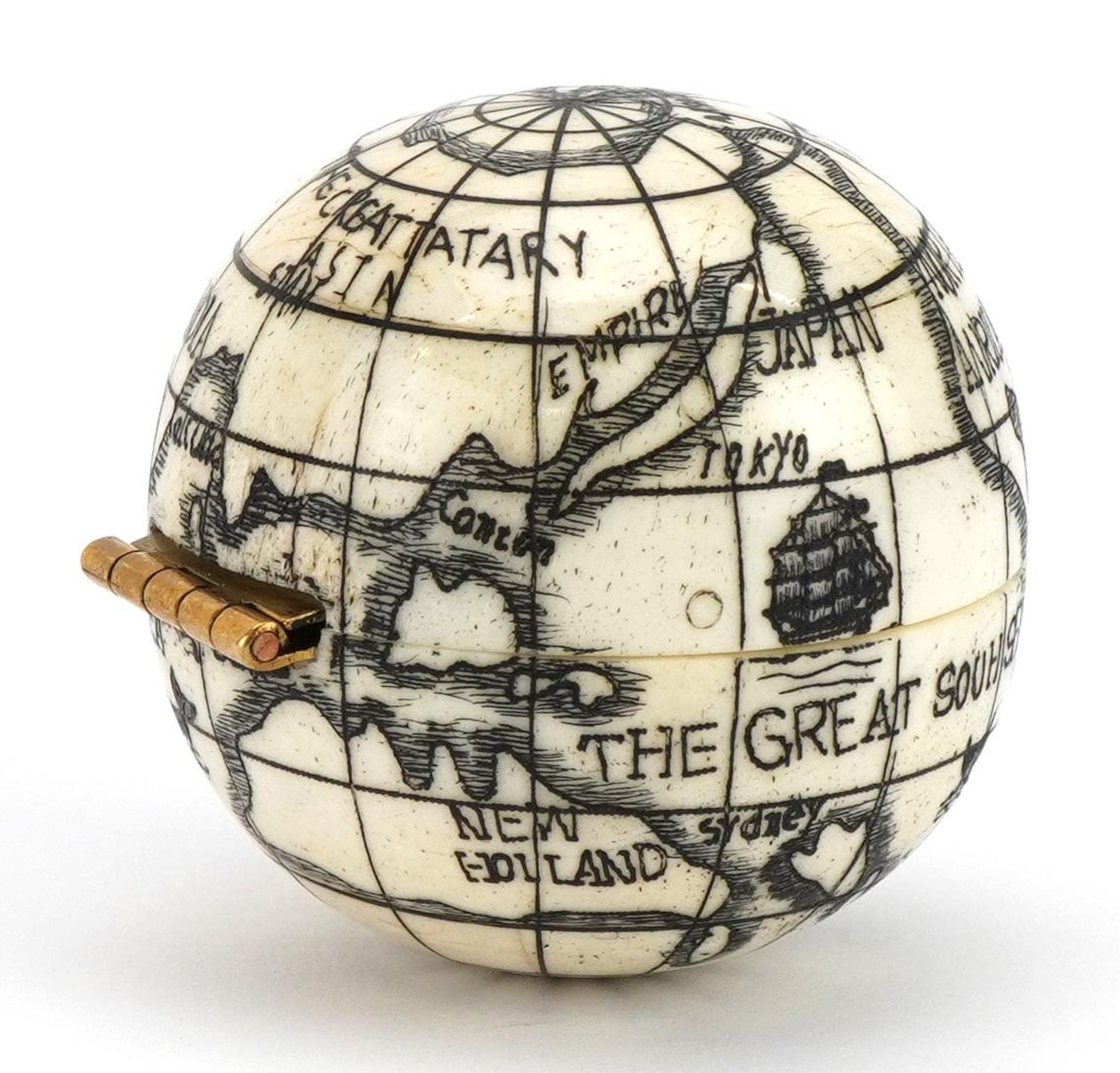 Naval interest carved bone pocket globe compass, 7cm in diameter - Bild 3 aus 4