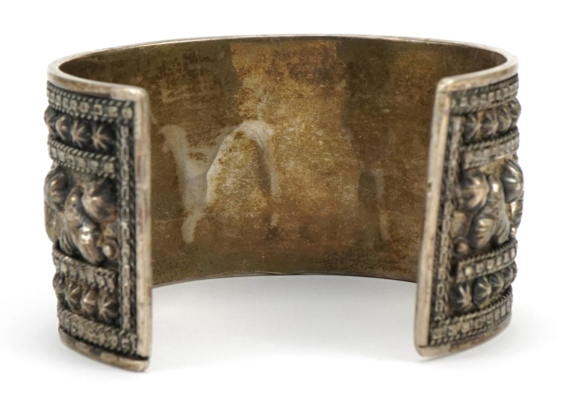 Egyptian silver cuff bracelet, 7cm wide, 68.2g - Image 2 of 3