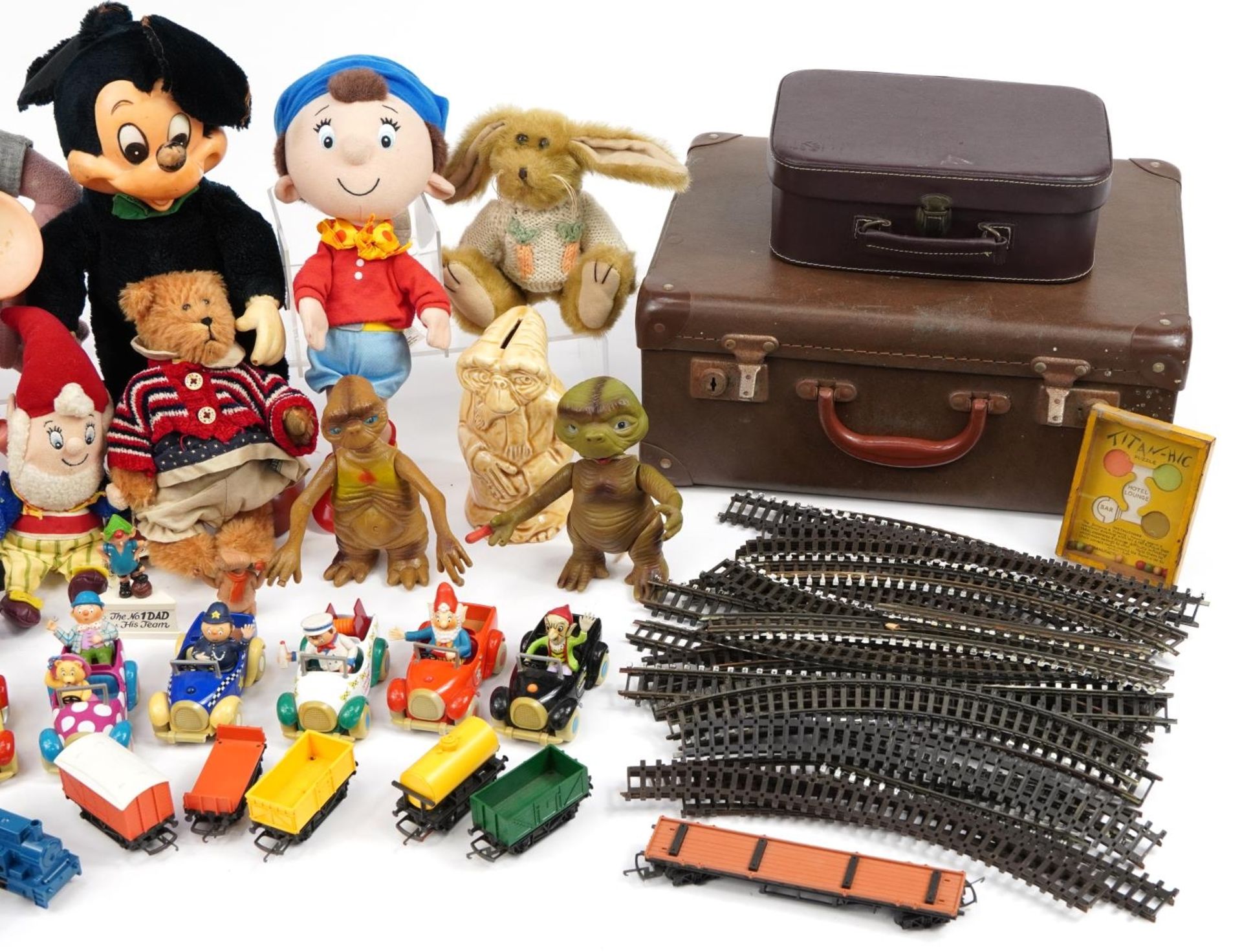 Vintage and later toys including Corgi Noddy Toyland cars, ET figures, model railway trains and - Image 3 of 3