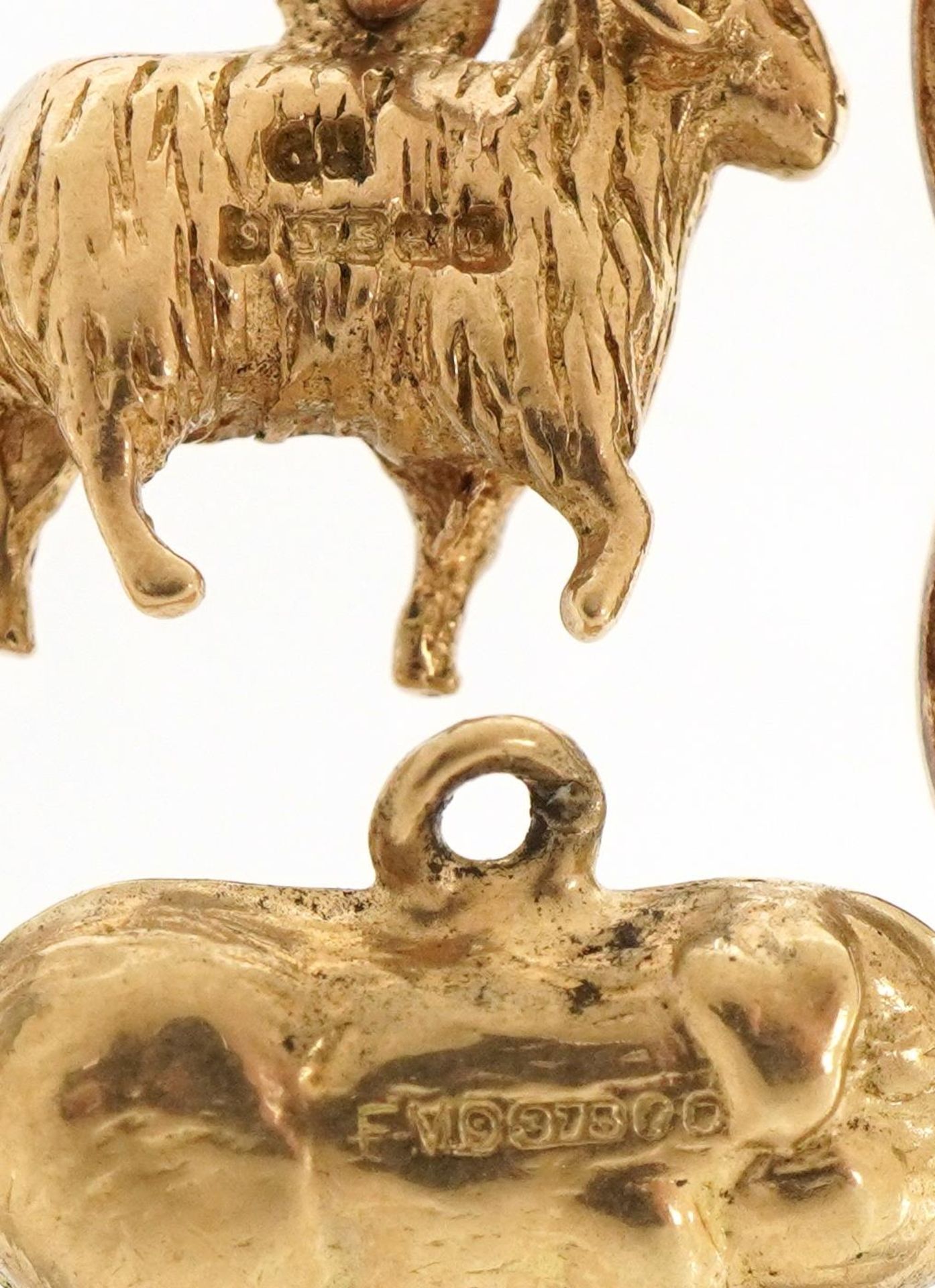 Five 9ct gold animal charms including Greyhound, pig and elephant, the largest 2.0cm wide, total 5. - Image 3 of 3