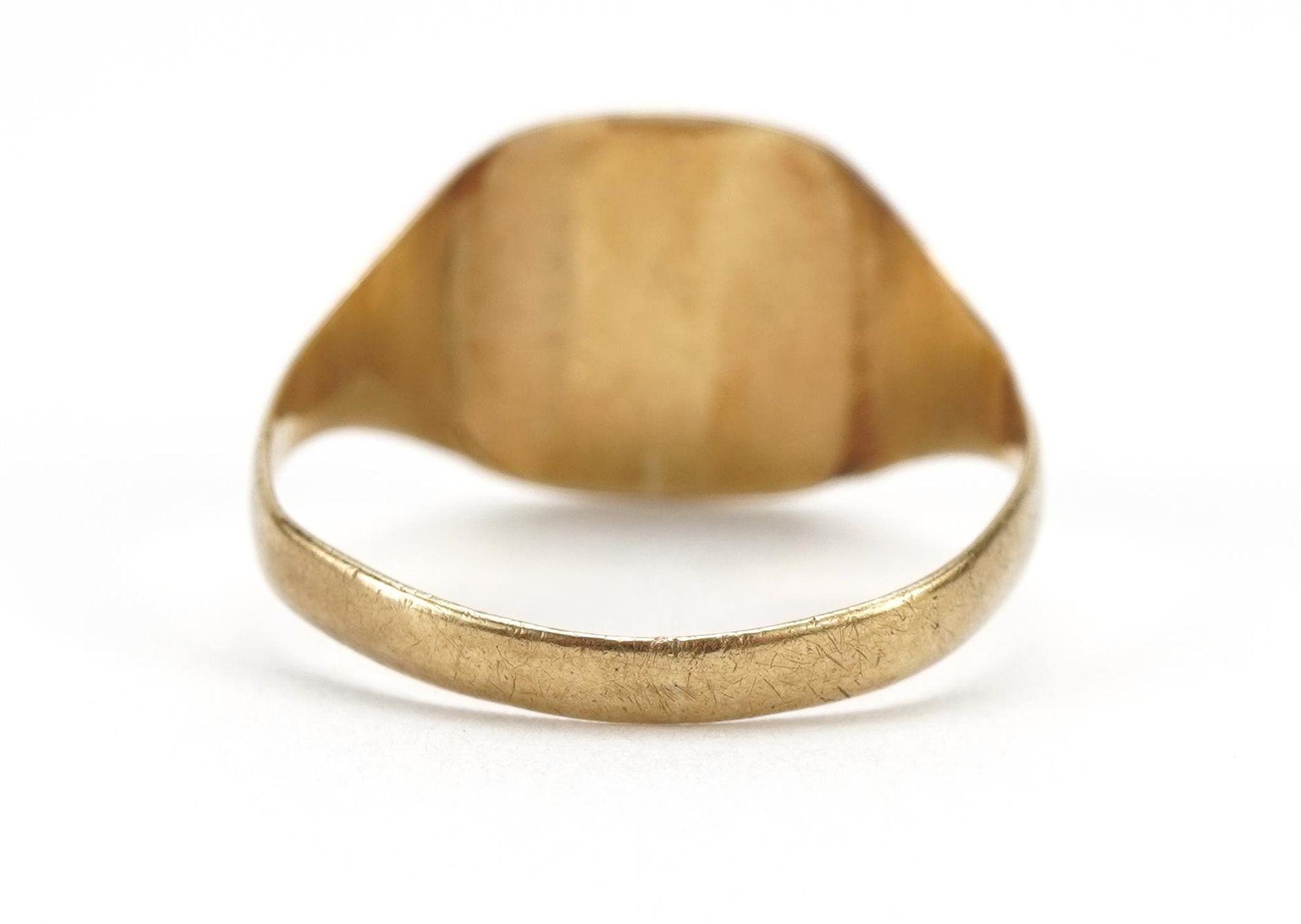 Gentlemen's 9ct gold signet ring with engraved decoration, Birmingham 1969, size T, 1.7g - Bild 2 aus 3