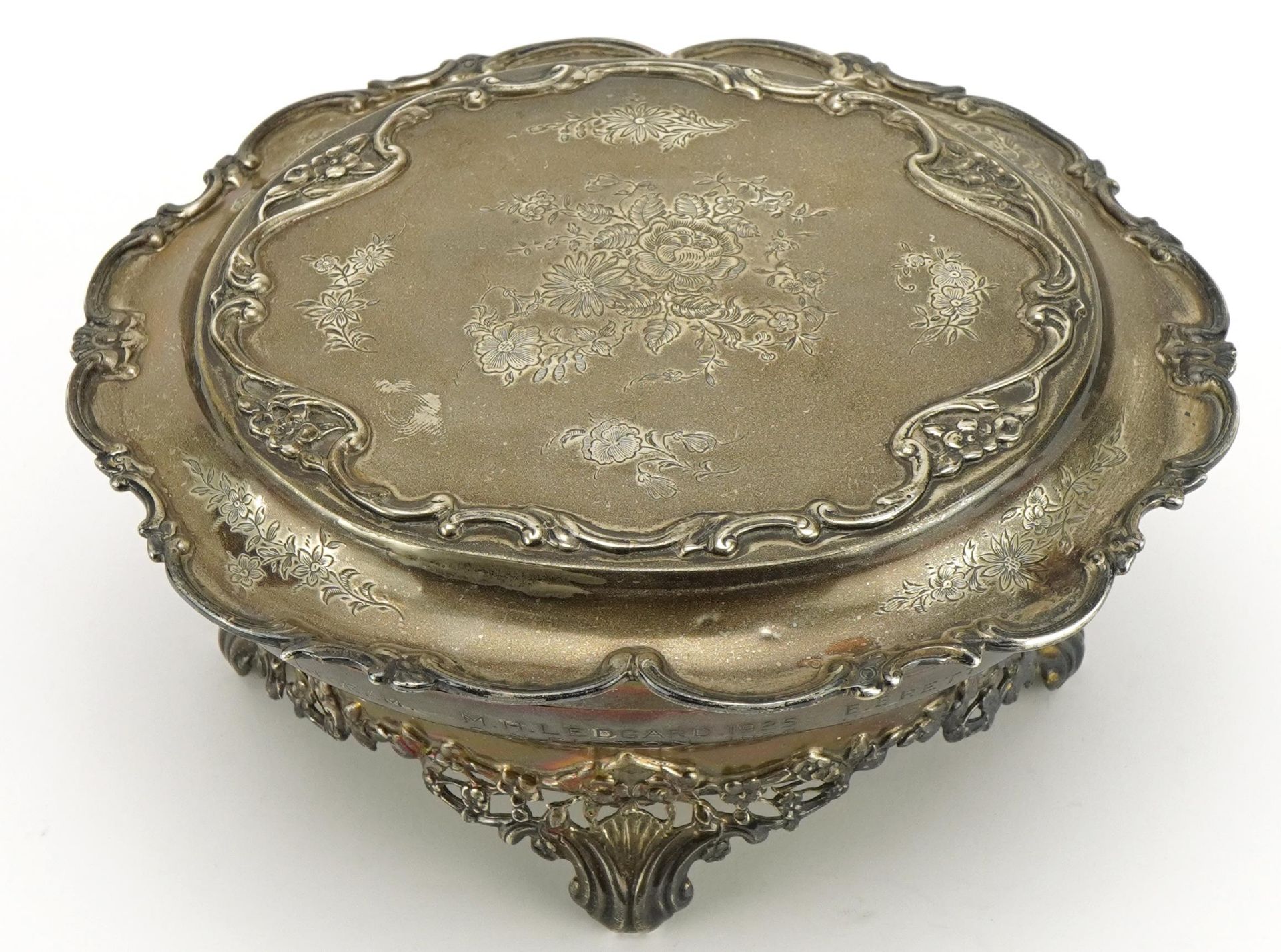 Willian Comyns, Edwardian silver casket with hinged lid and gilt interior, London 1903, 8cm H x 16. - Bild 2 aus 6