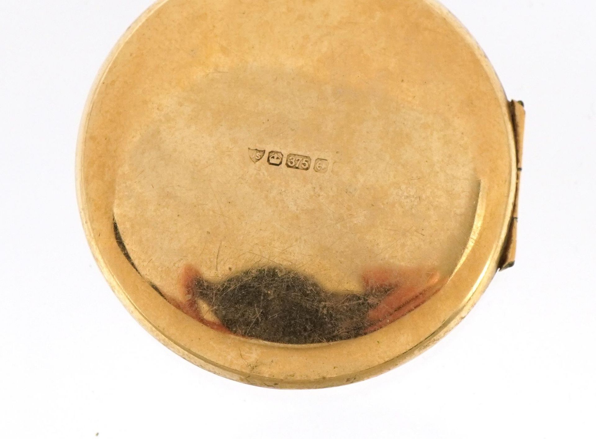 9ct gold circular locket with engraved floral decoration, 4.5cm high, 12.5g - Bild 4 aus 4