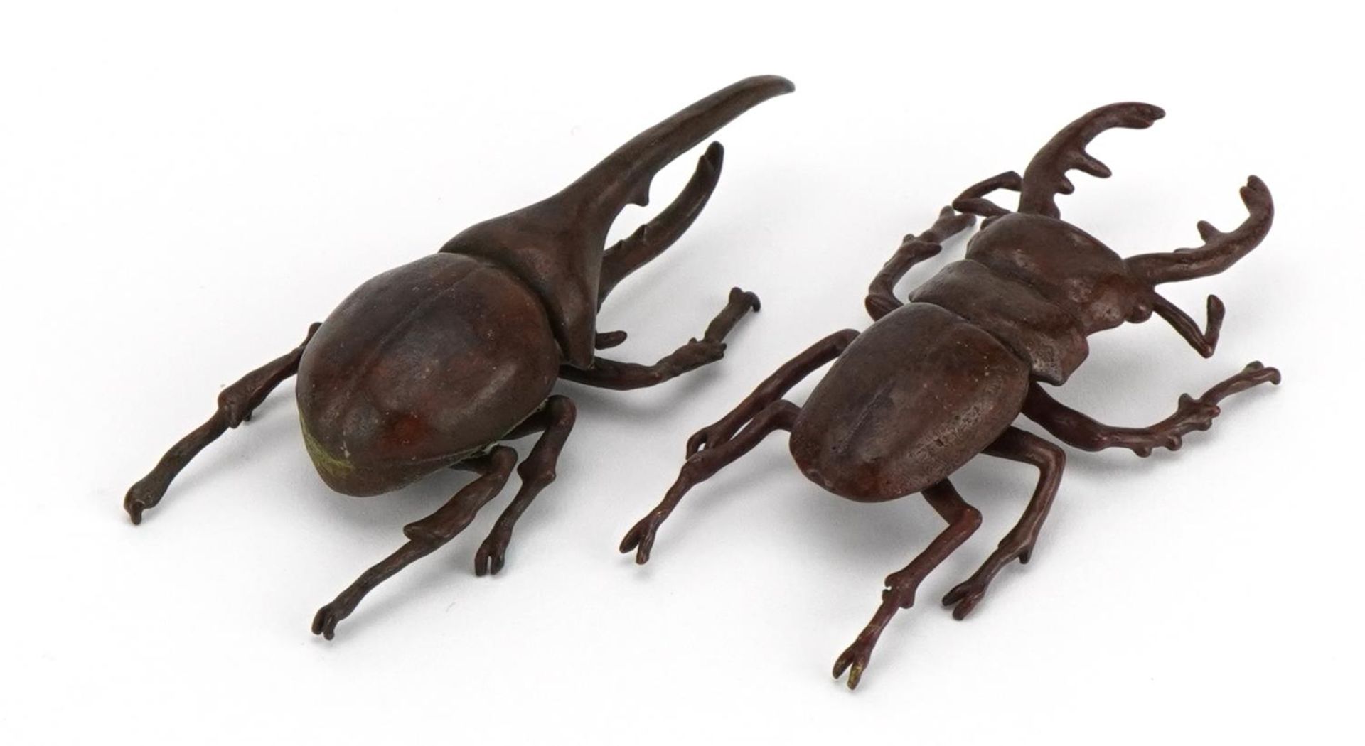 Two Japanese patinated bronze beetles including stag beetle, each with impressed marks, the - Bild 2 aus 4