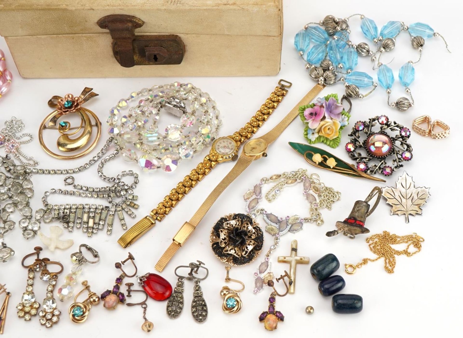 Vintage and later costume jewellery including crystal necklaces, brooches, earrings and a ladies - Bild 3 aus 3