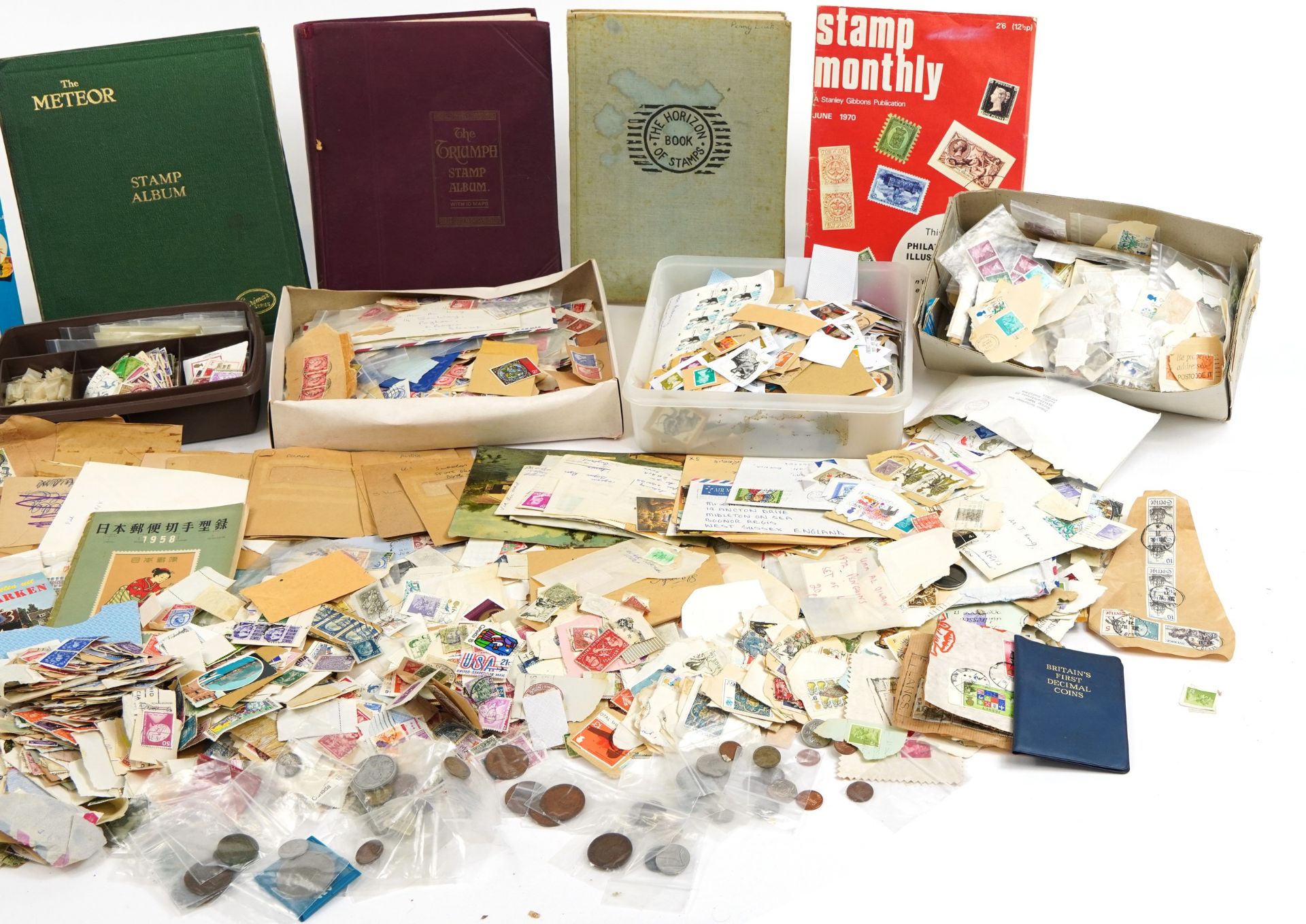 Extensive collection of world stamps arranged in albums, on envelopes and loose - Bild 4 aus 14