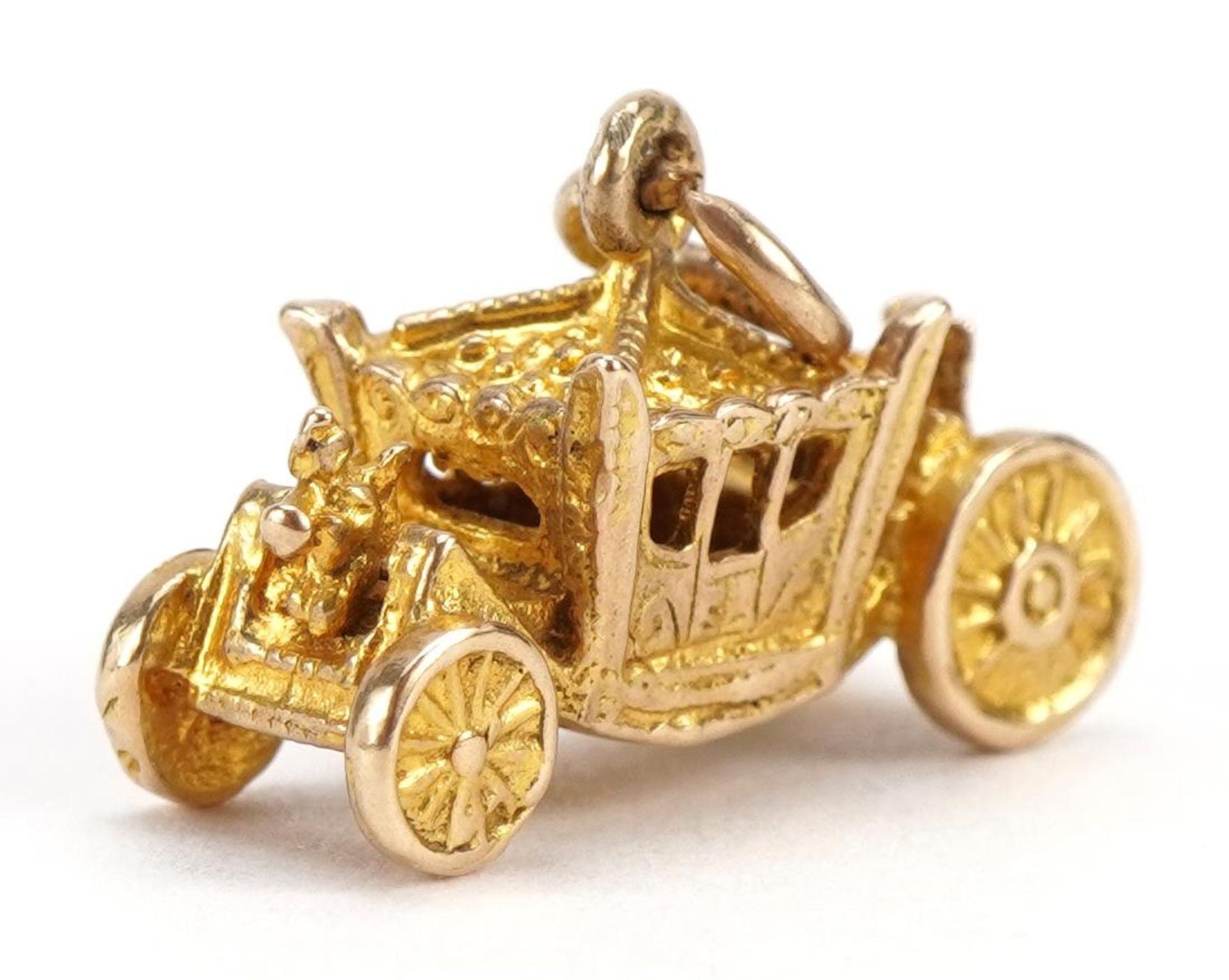 9ct gold royal carriage charm, 1.8cm wide, 2.9g - Bild 2 aus 3