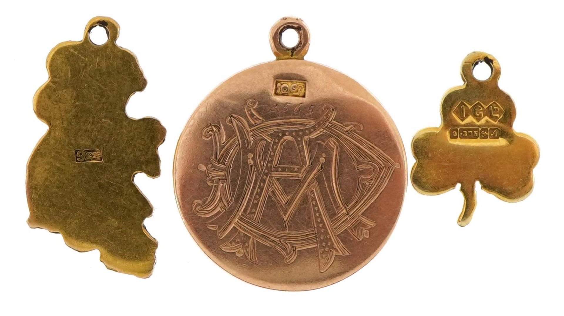 Three antique and later Irish charms comprising 9ct gold Eire, 9ct gold and enamel three leaf clover - Image 2 of 3