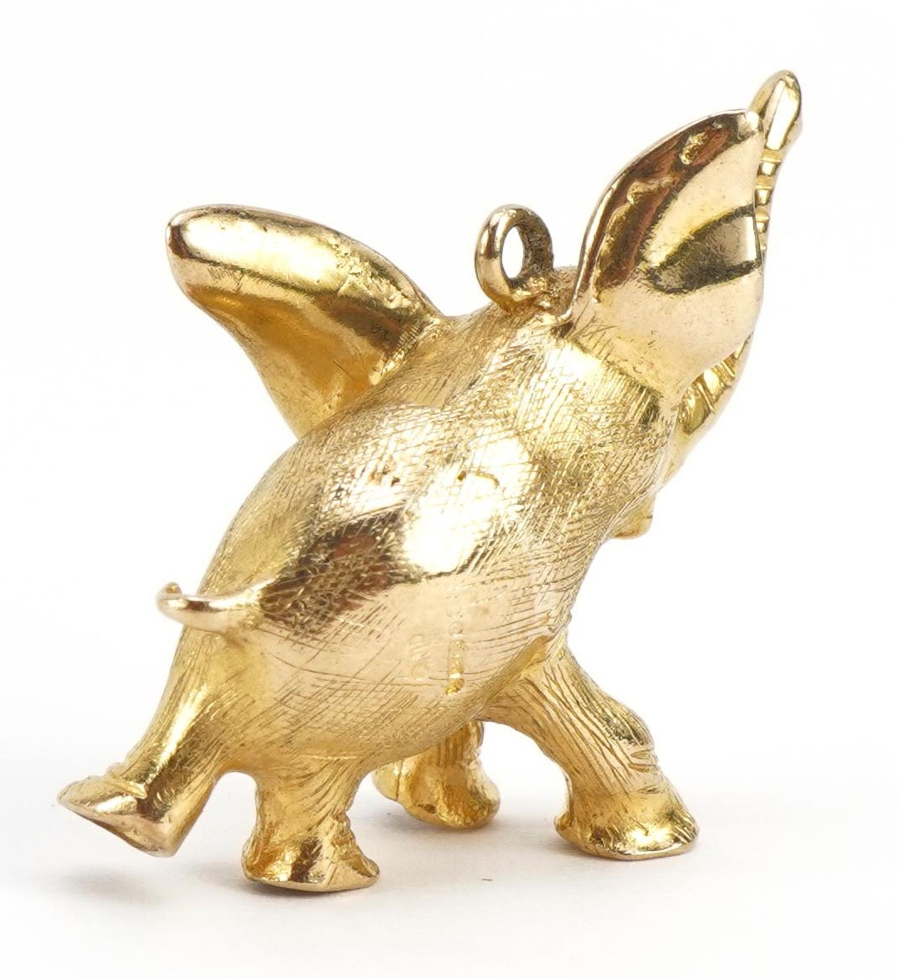 9ct gold elephant pendant with ruby set eye, 2.5cm high, 7.6g - Bild 2 aus 3
