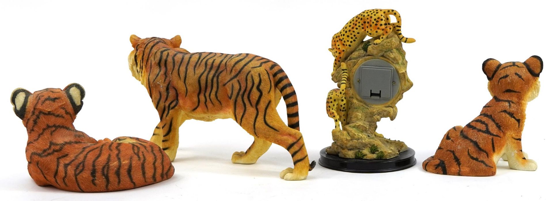 Three large tiger models from the Leonardo Collection and Country Artists together with a Juliana - Image 2 of 3