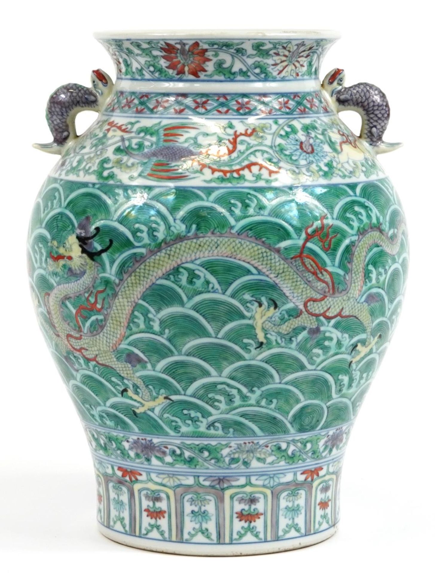 Large Chinese doucai porcelain vase with twin animalia handles, hand painted with dragons chasing - Bild 2 aus 3