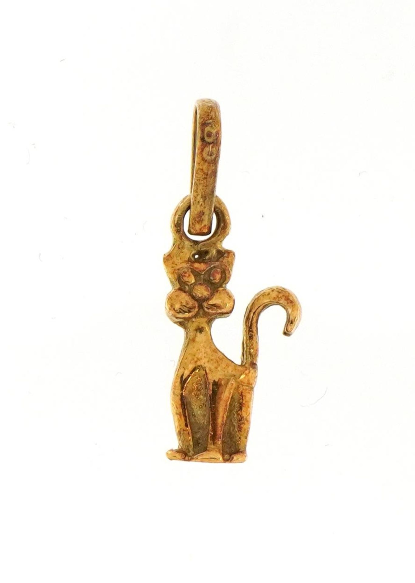 14ct gold cat pendant, 2.2cm high, 1.3g