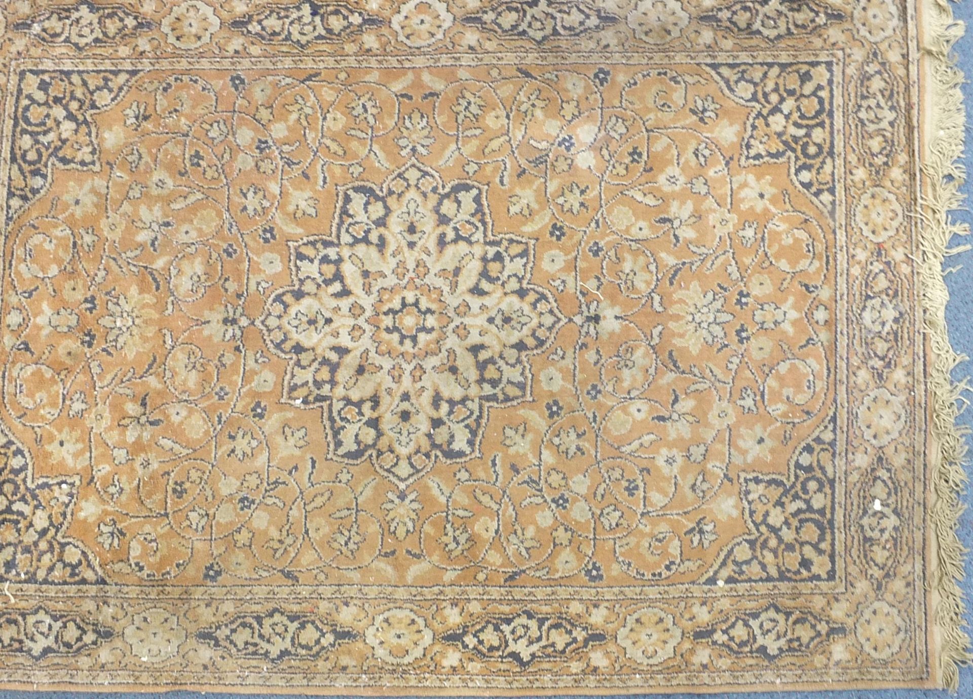 Rectangular Persian brown ground rug having an all over floral design, 165cm x 115cm - Bild 5 aus 6