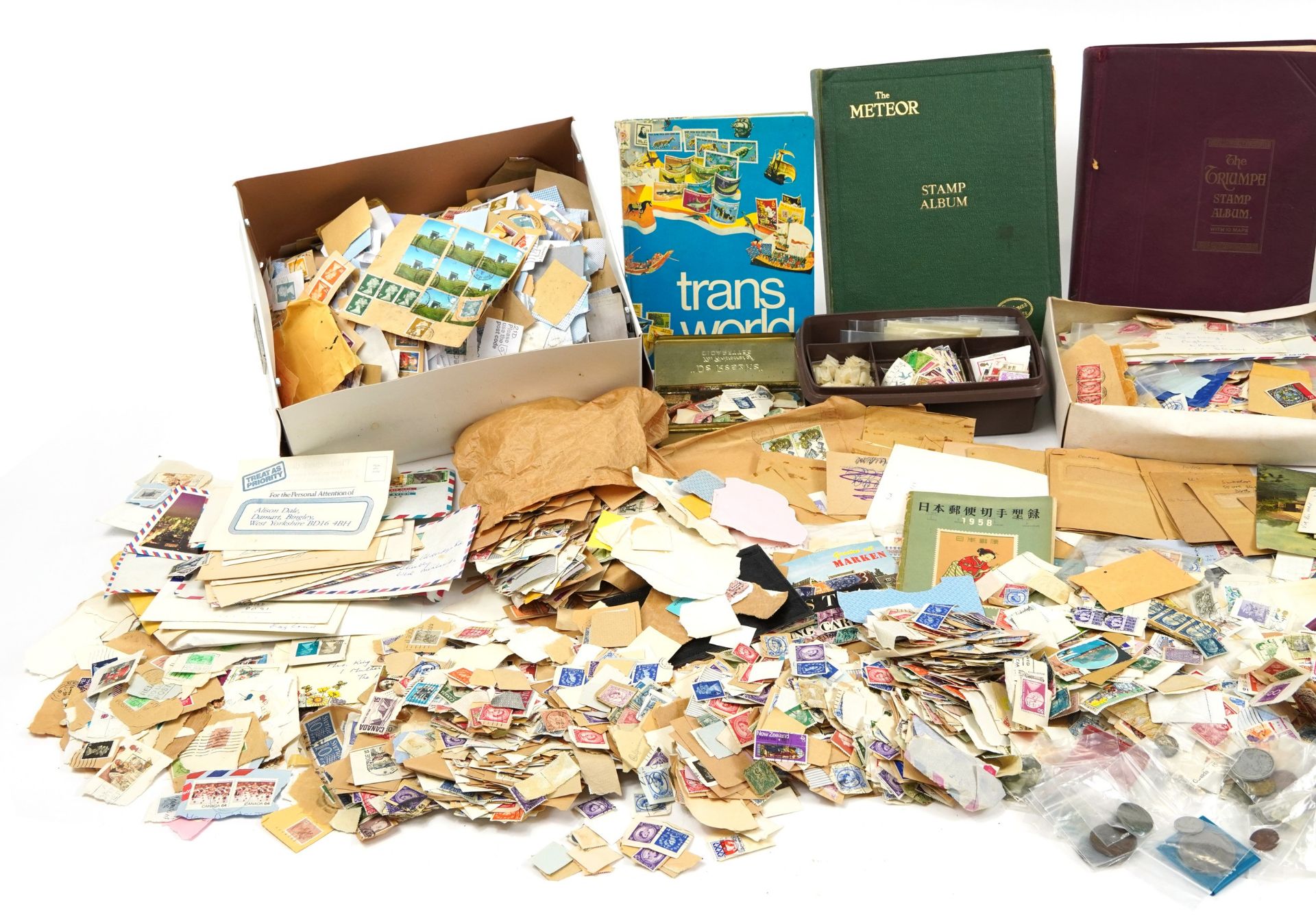 Extensive collection of world stamps arranged in albums, on envelopes and loose - Bild 2 aus 14