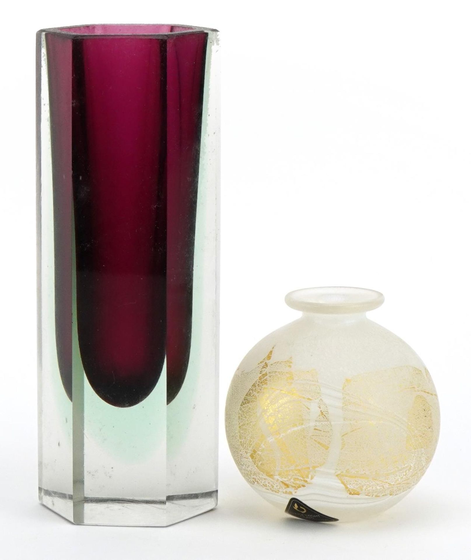 Two art glass vases comprising a Murano Sommerso and Isle of Wight, the largest 14.5cm high - Bild 2 aus 4