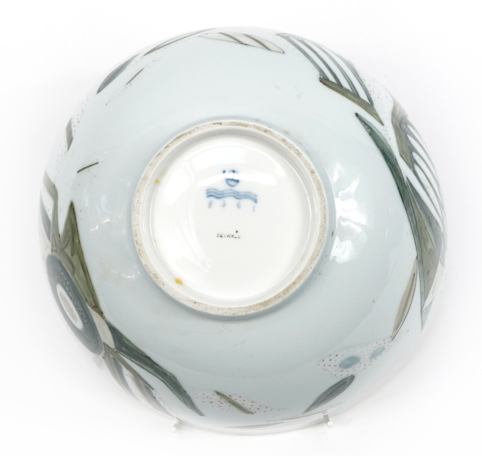 Royal Copenhagen, Danish porcelain footed bowl hand painted with stylised birds, dated 1958 to the - Bild 3 aus 4