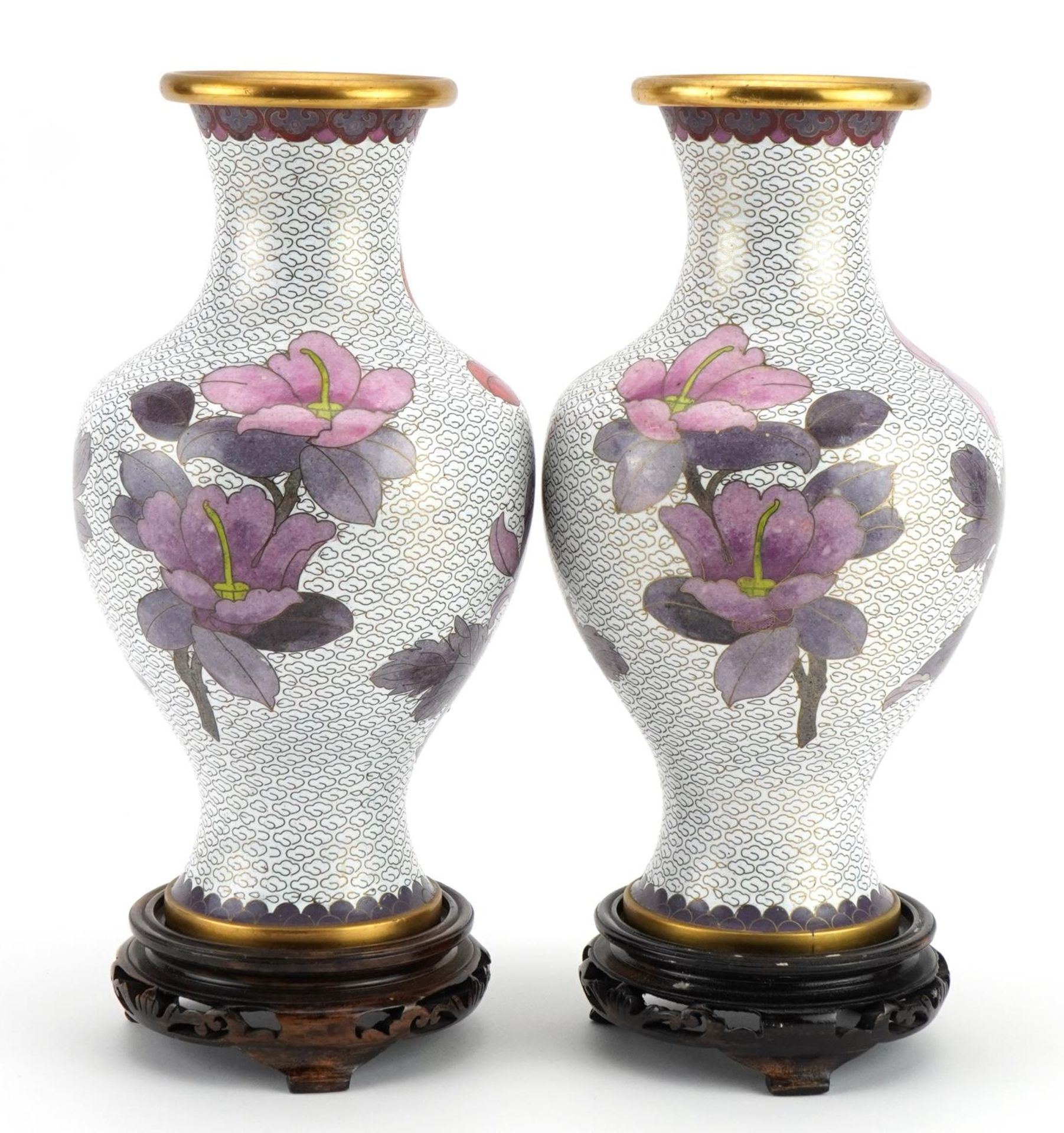 Pair of Chinese cloisonne vases raised on hardwood stands, each enamelled with birds amongst - Bild 2 aus 3