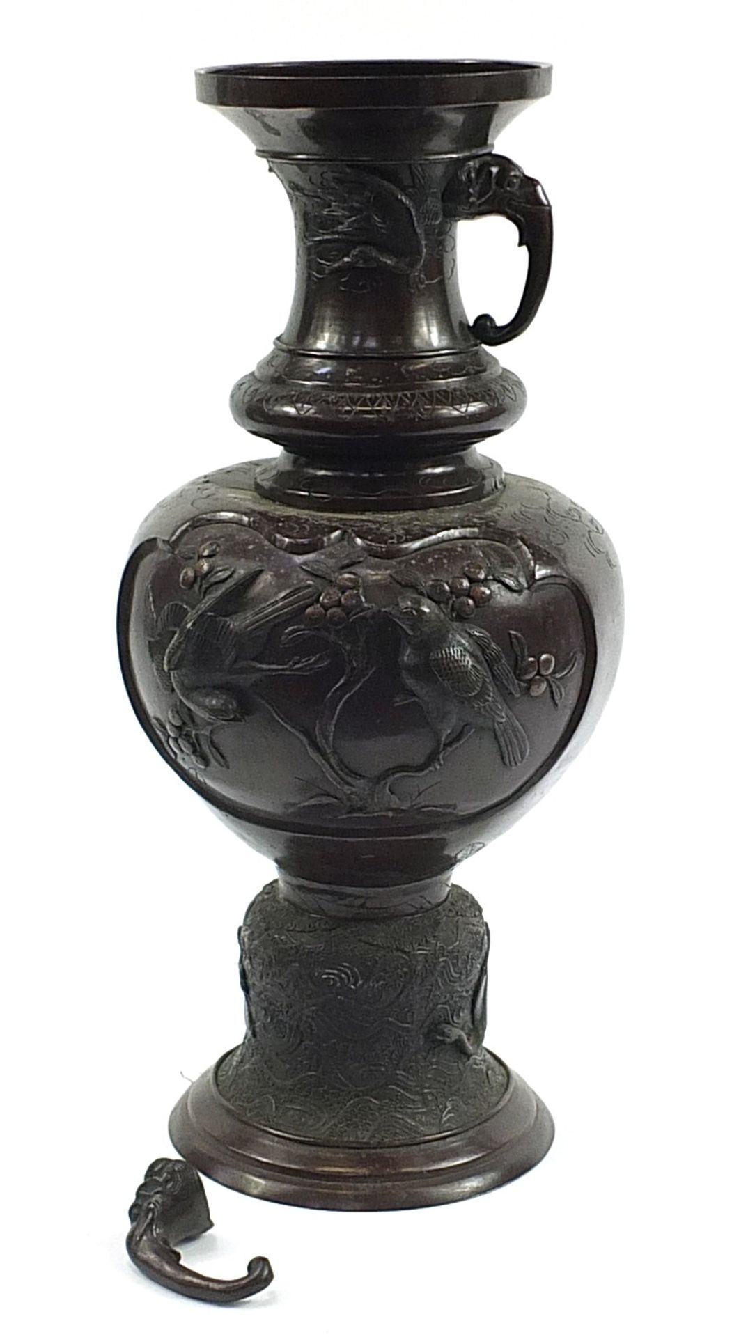 Large Japanese floor standing patinated bronze vase with twin handles decorated in relief with - Image 4 of 4