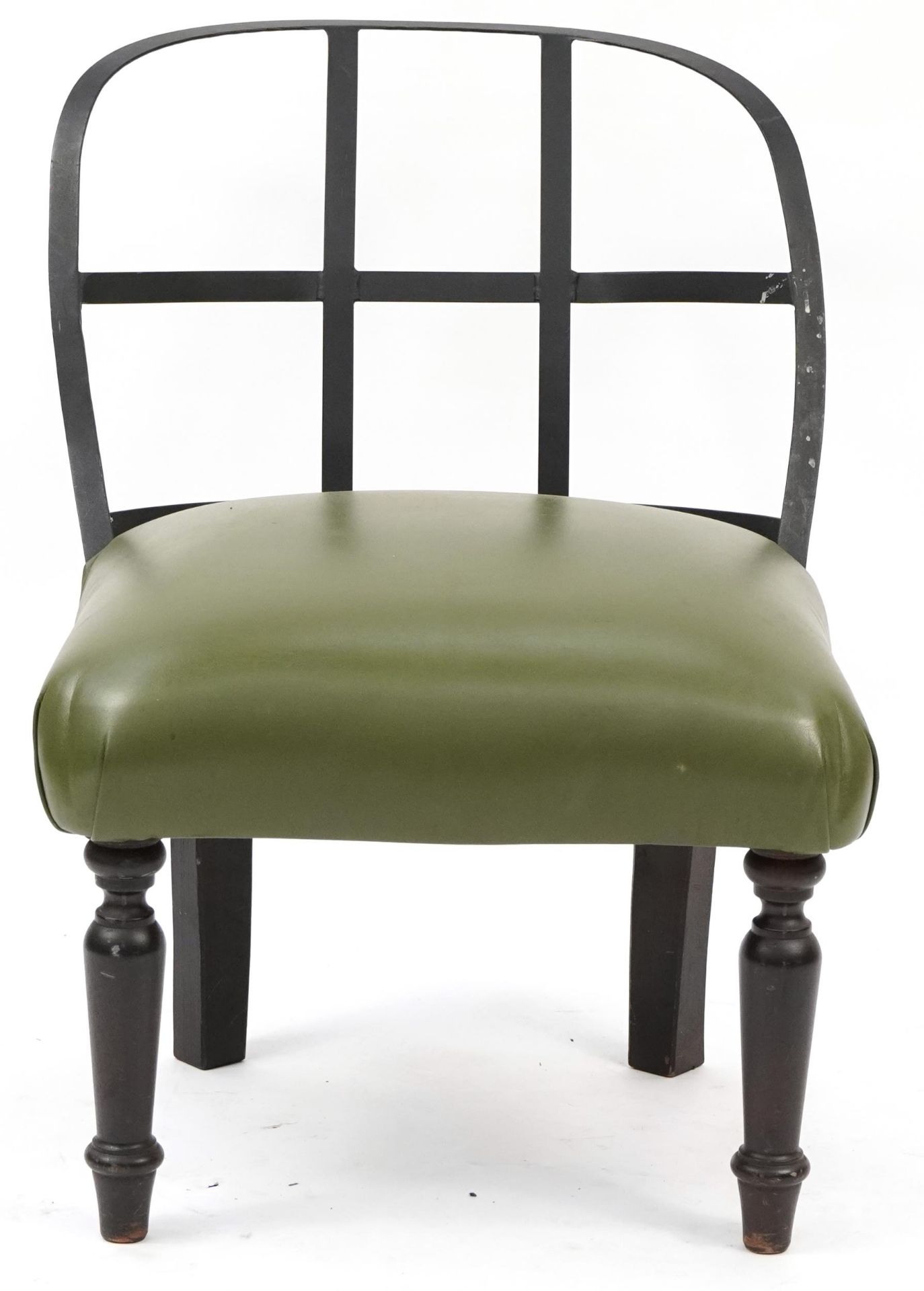 Industrial style wrought iron chair with green leather upholstered seat on turned mahogany legs, - Bild 2 aus 3