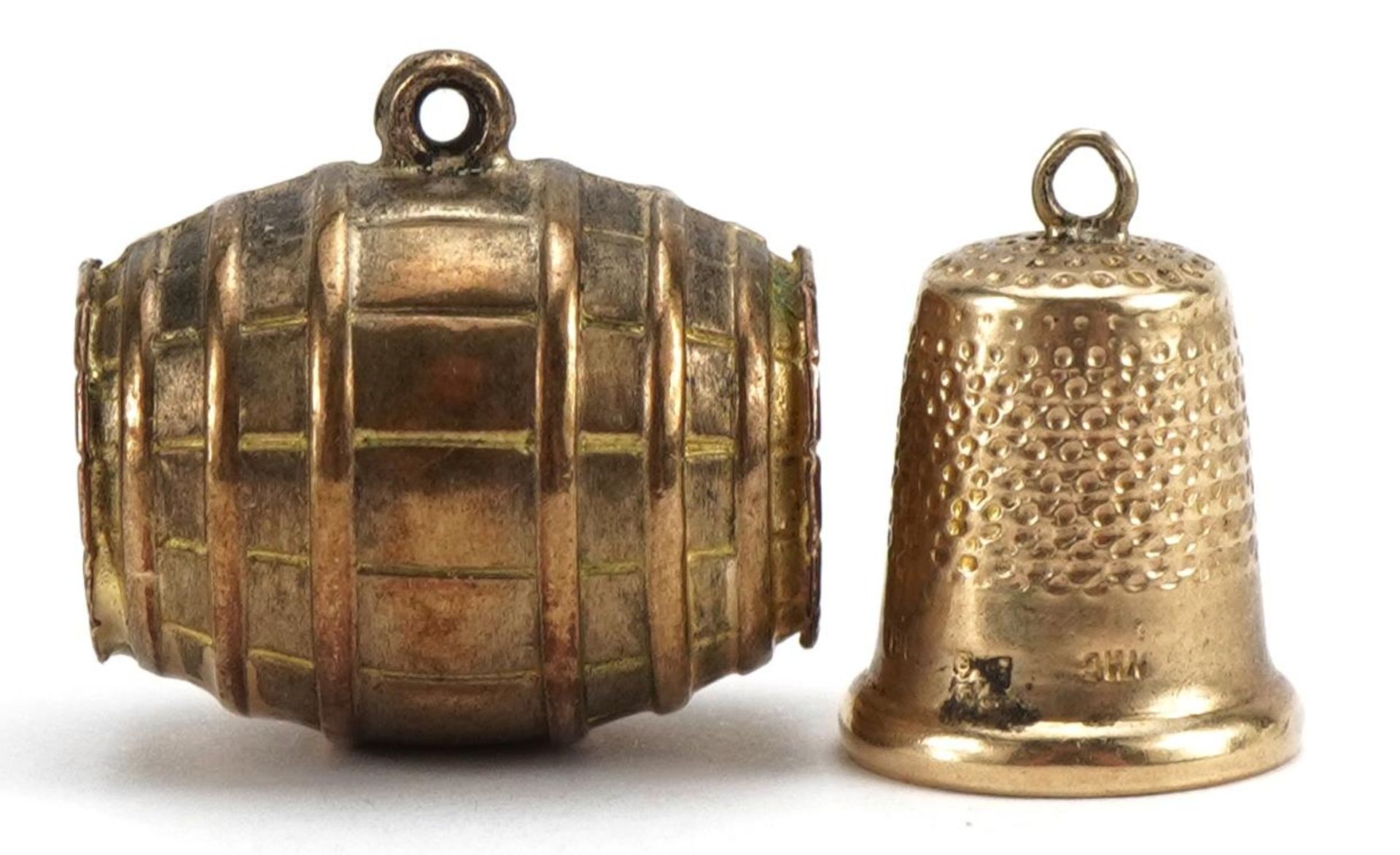 Two 9ct gold charms comprising barrel and thimble, the largest 1.7cm high, 2.9g - Bild 2 aus 3