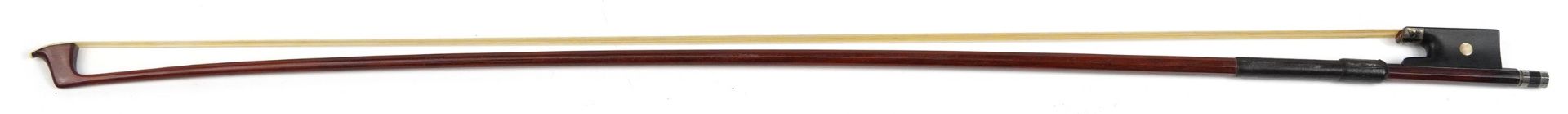 Old wooden violin bow with white metal mounts and mother of pearl frog impressed Walter Zapf, 75cm - Bild 2 aus 4