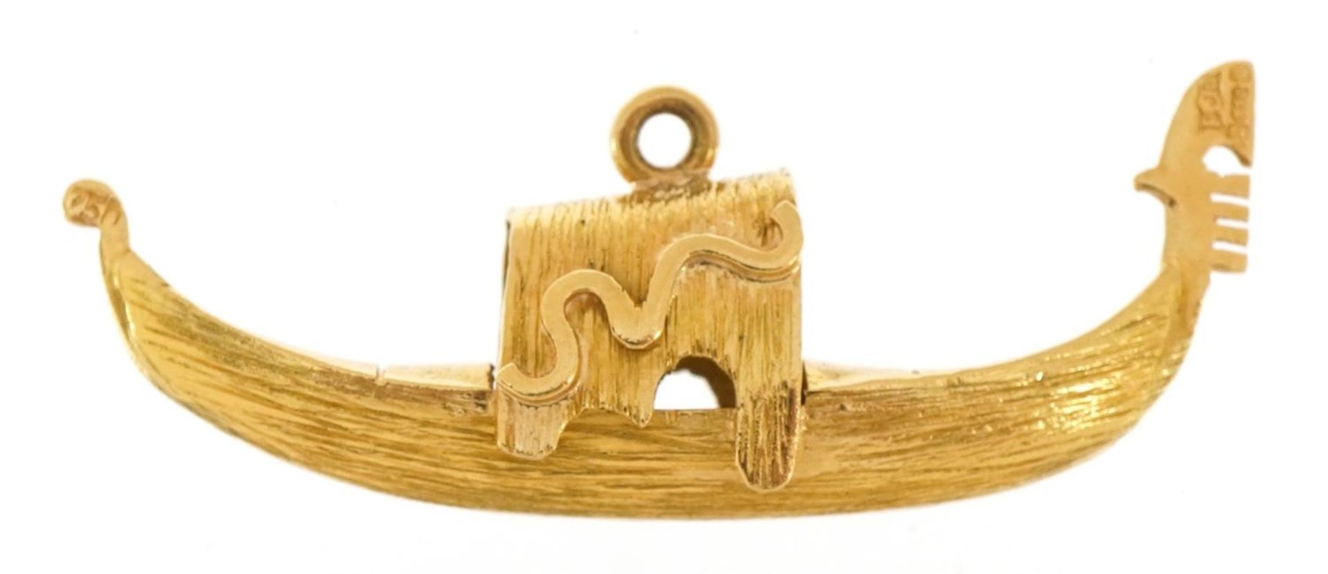 18ct gold Venetian gondola pendant, 4.3cm wide, 6.0g - Bild 2 aus 3