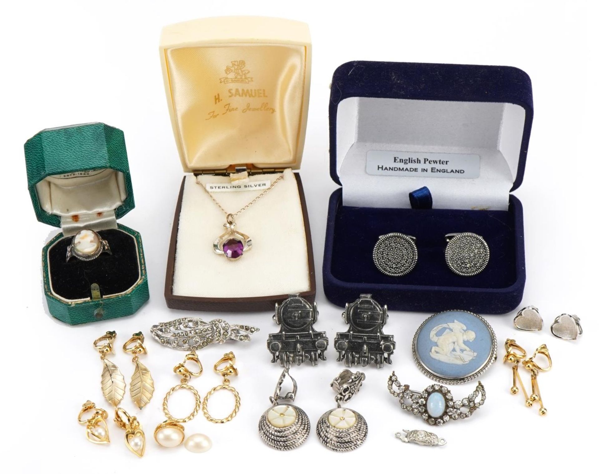 Vintage and later jewellery including Wedgwood brooch, pewter locomotive design cufflinks, cameo