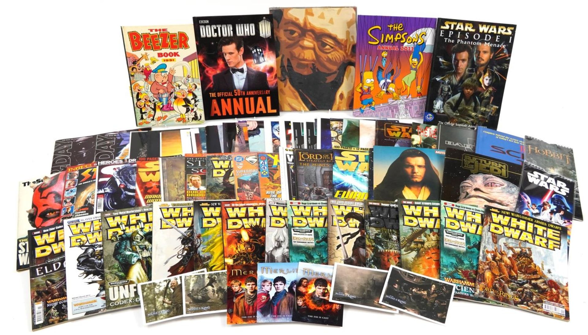 Large collection of Sci Fi gaming and film comics, magazines and calendars including Lord of the