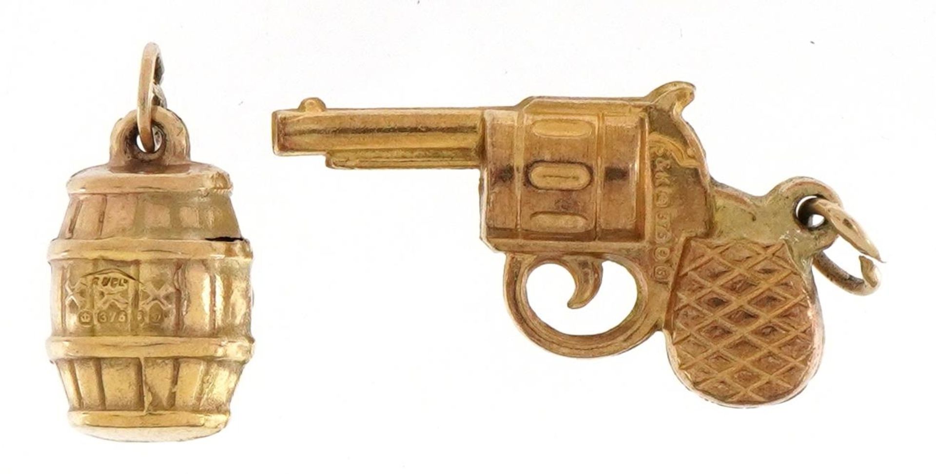 Two 9ct gold charms comprising gunpowder barrel and revolver, the largest 2.5cm high, total 1.9g - Bild 2 aus 3