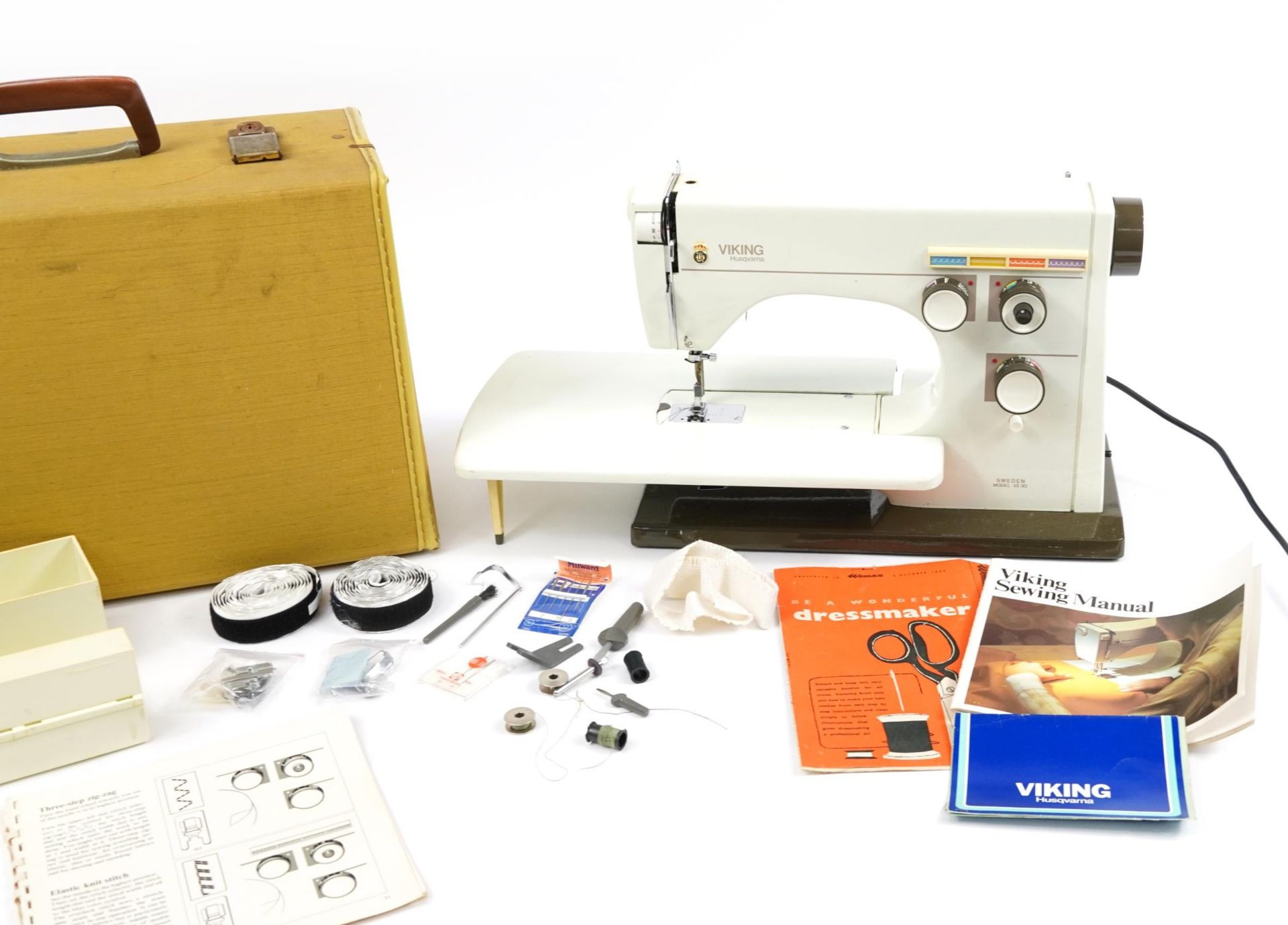 Husqvarna Viking electric sewing machine with case, model 5530 - Image 3 of 5