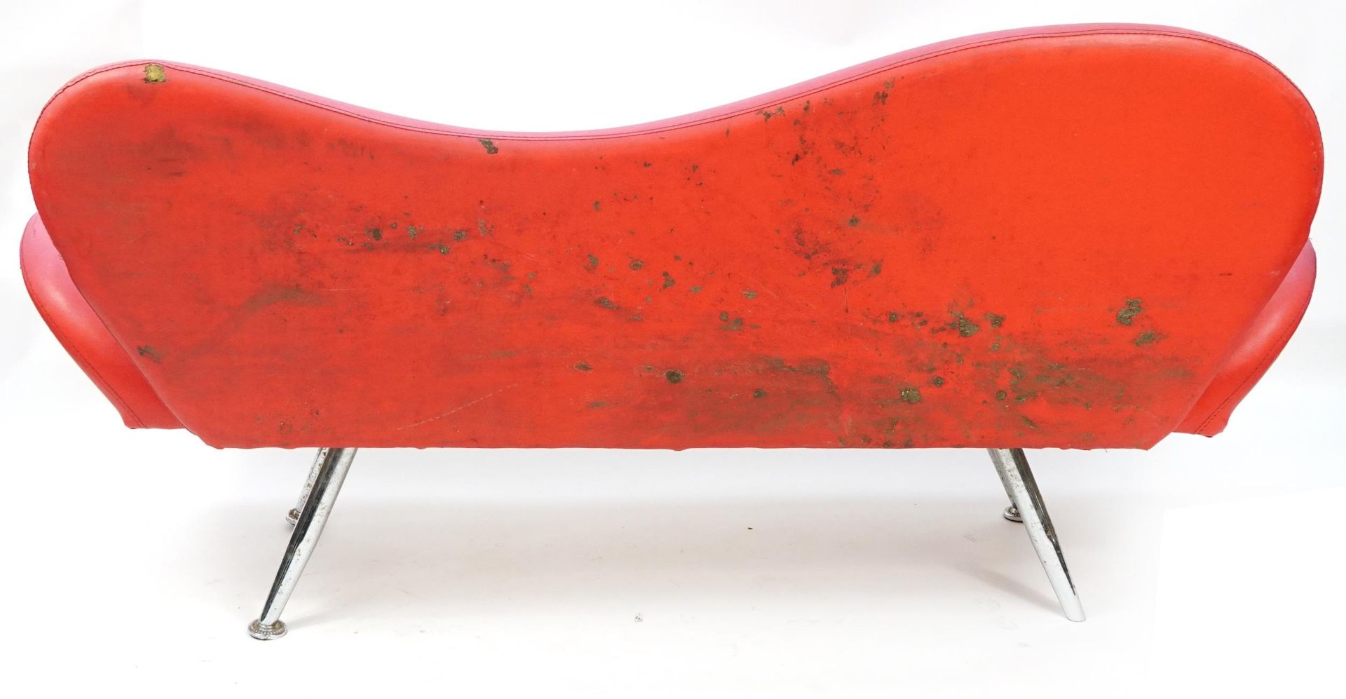 Red leather lips design salon settee raised on chrome legs, 180cm wide - Image 2 of 2