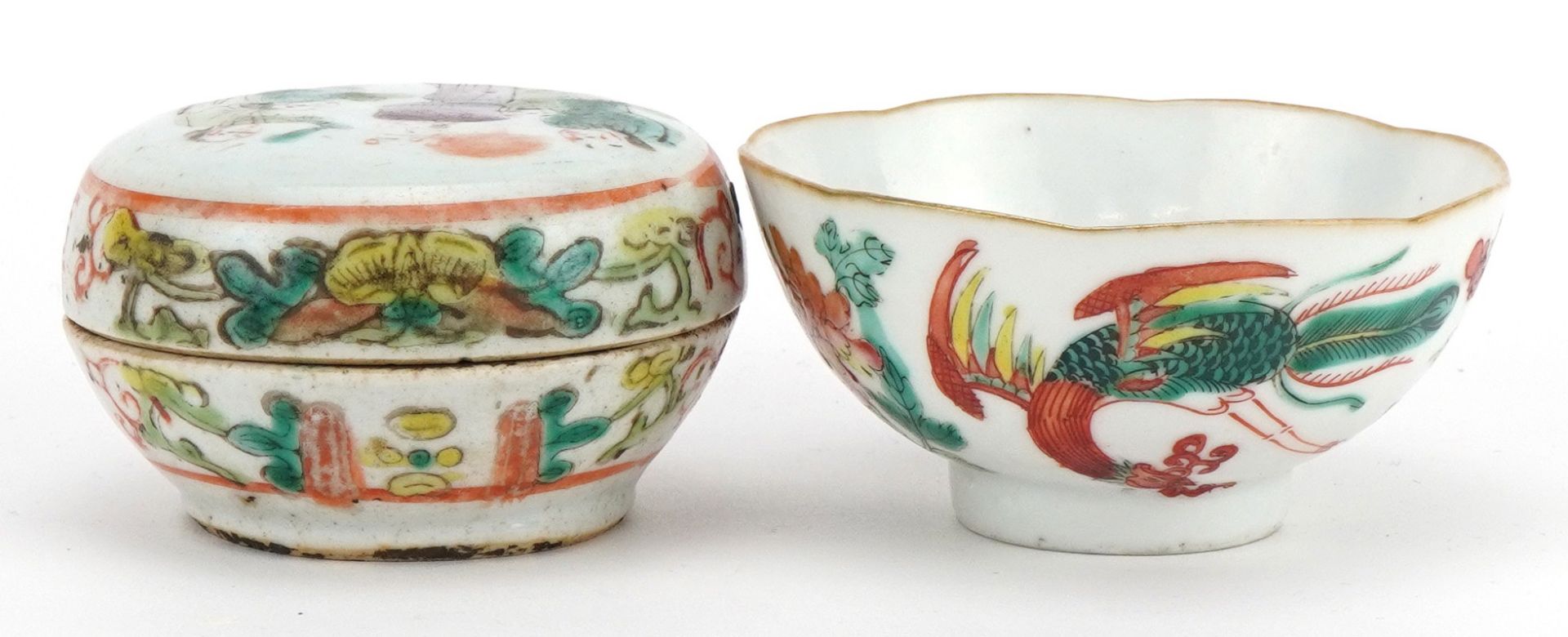 Chinese porcelain bowl hand painted with phoenixes and a bun box and cover, the largest 9cm in - Bild 3 aus 5