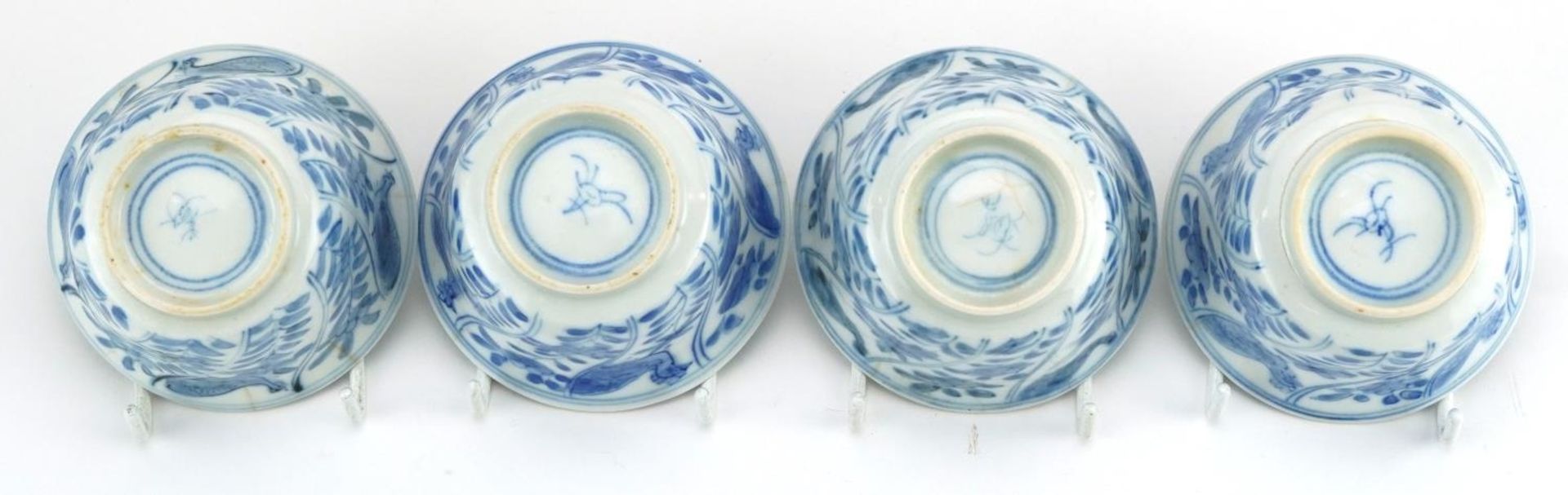 Set of four Chinese blue and white porcelain bowls hand painted with a chicken and flowers, blue - Bild 4 aus 4