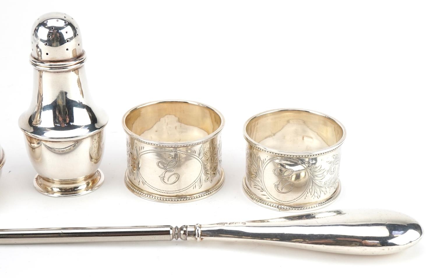 Edwardian and later silver objects including two napkin rings with engraved floral decoration, - Image 3 of 5