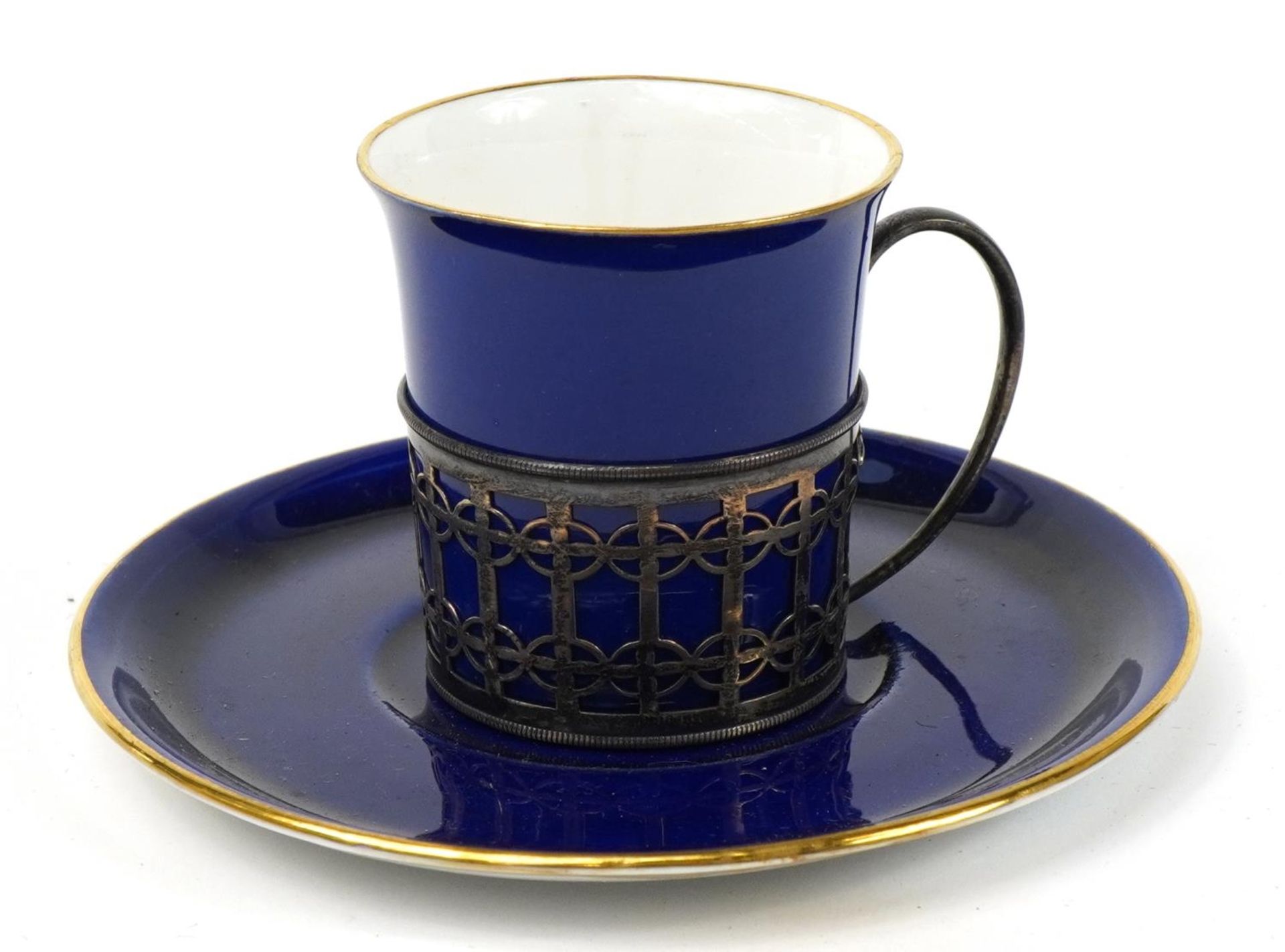 Set of six Shelley blue ground coffee cans and saucers with silver cup holders housed in a fitted - Bild 3 aus 5
