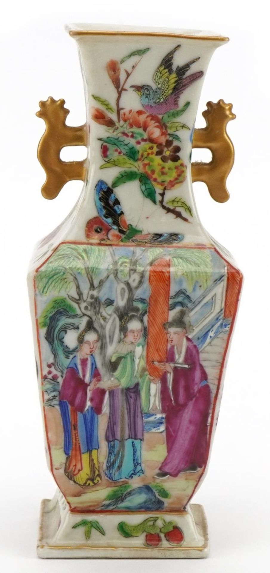 Chinese Canton porcelain flat sided vase with twin handles hand painted in the famille rose - Bild 2 aus 3