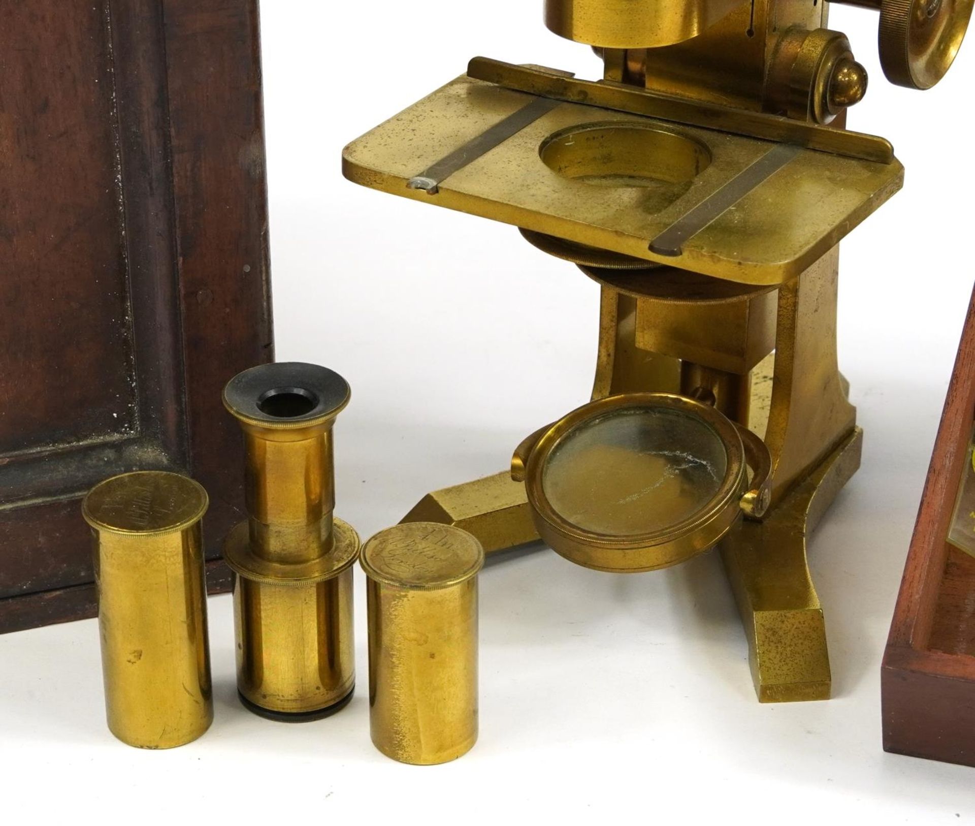 Moritz Pillischer of London, early 19th century brass compound monocular microscope with mahogany - Bild 2 aus 7