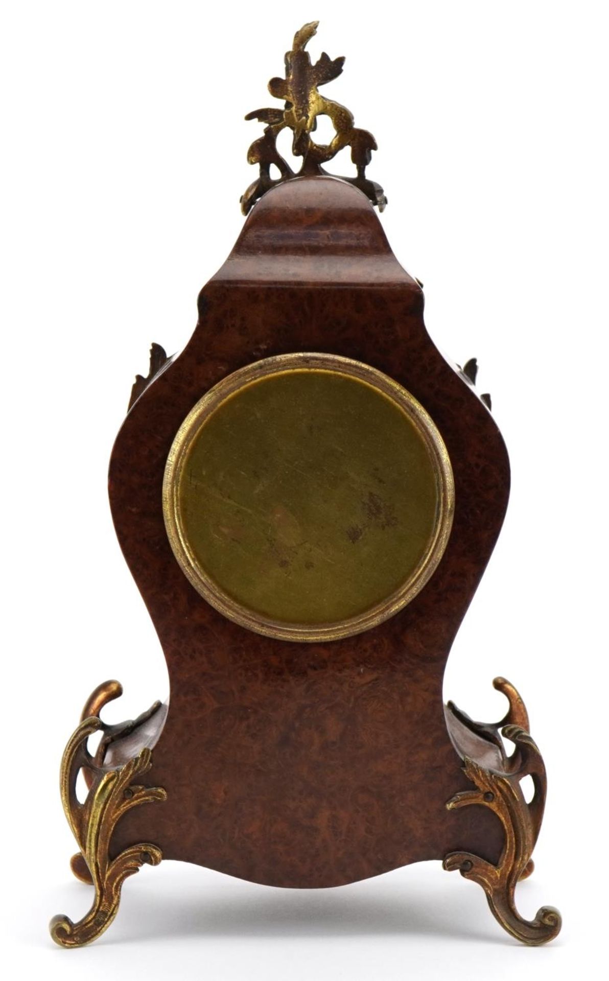 19th century French bird's eye maple cartouche shape mantle clock with ornate brass mounts having - Bild 3 aus 5