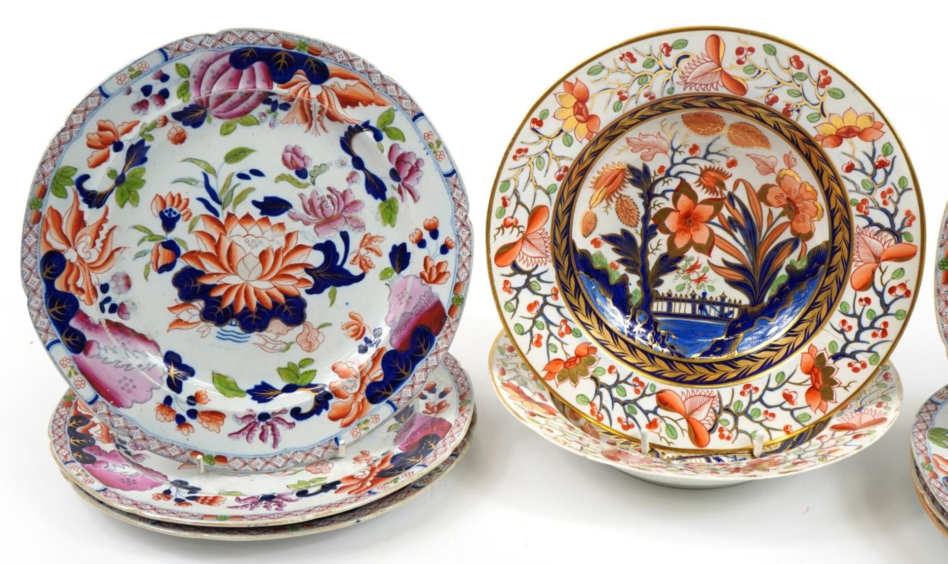 Pair of early 19th century Derby Imari porcelain soup bowls and seven ironstone plates, the - Bild 2 aus 5